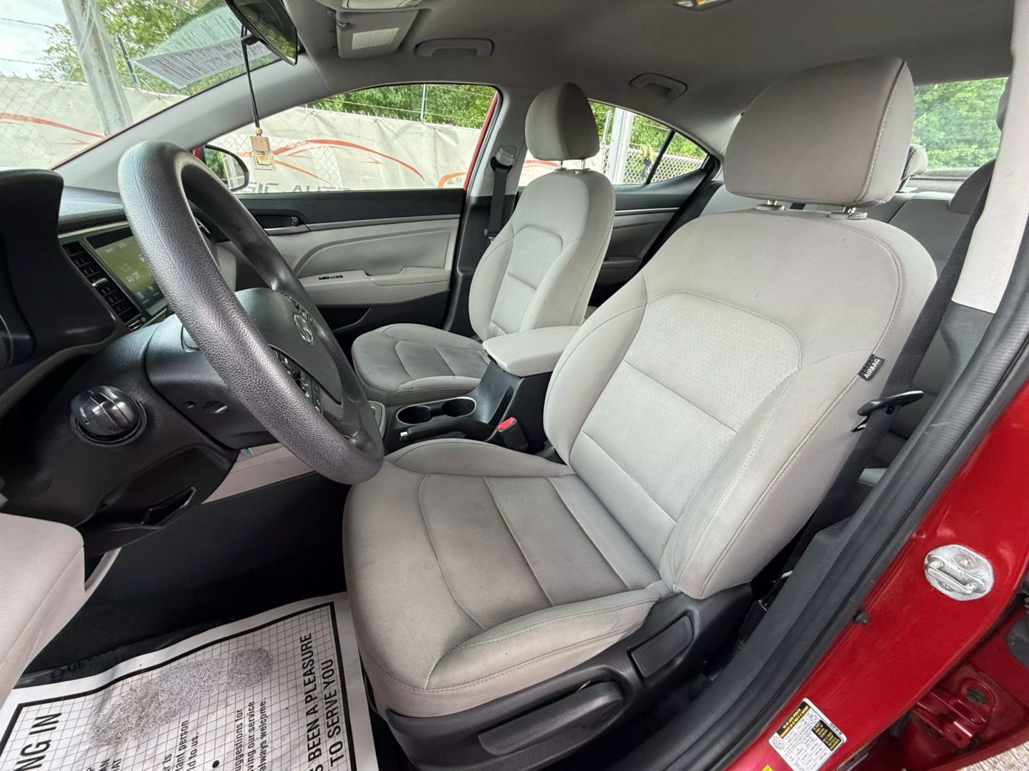 2018 Hyundai Elantra - Image 16
