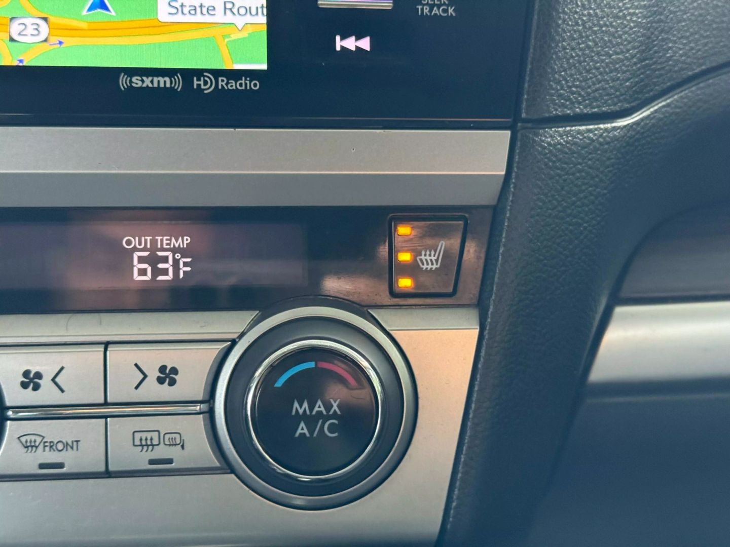 2016 Subaru Legacy - Image 31