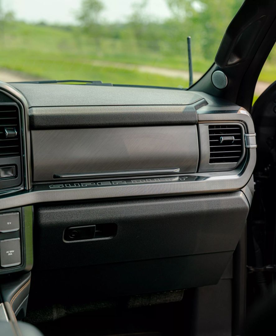 2024 Ford F350 Super Duty Crew Cab - Image 21