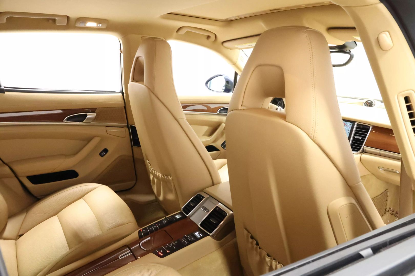 2014 Porsche Panamera - Image 96