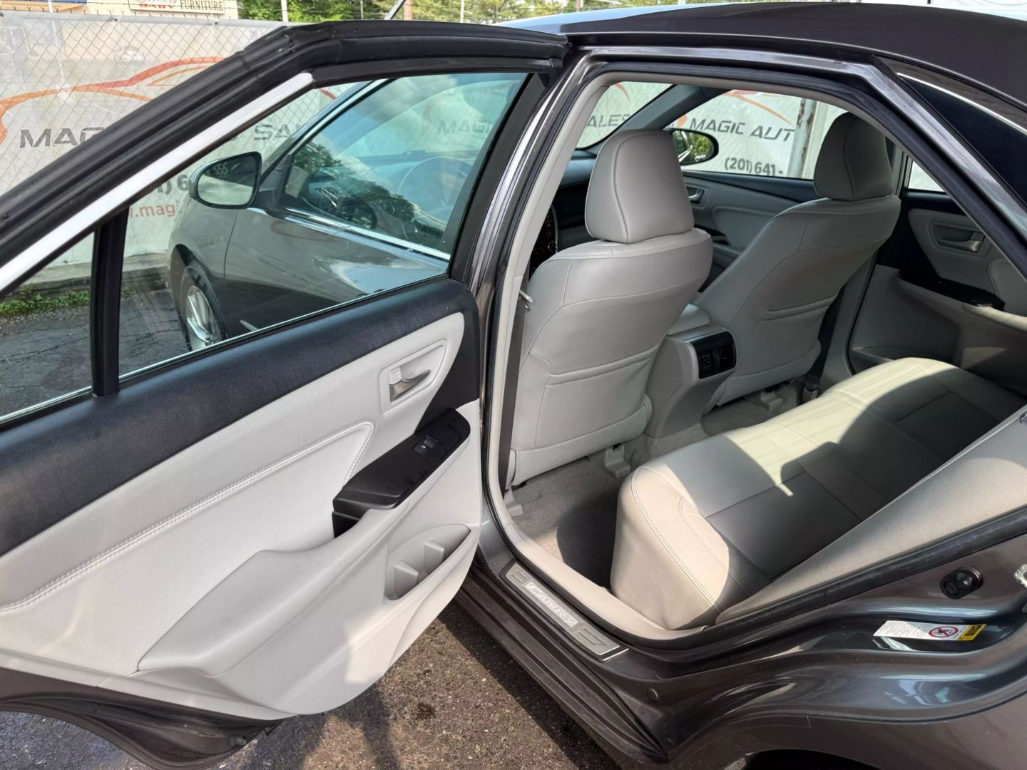 2016 Toyota Camry - Image 17