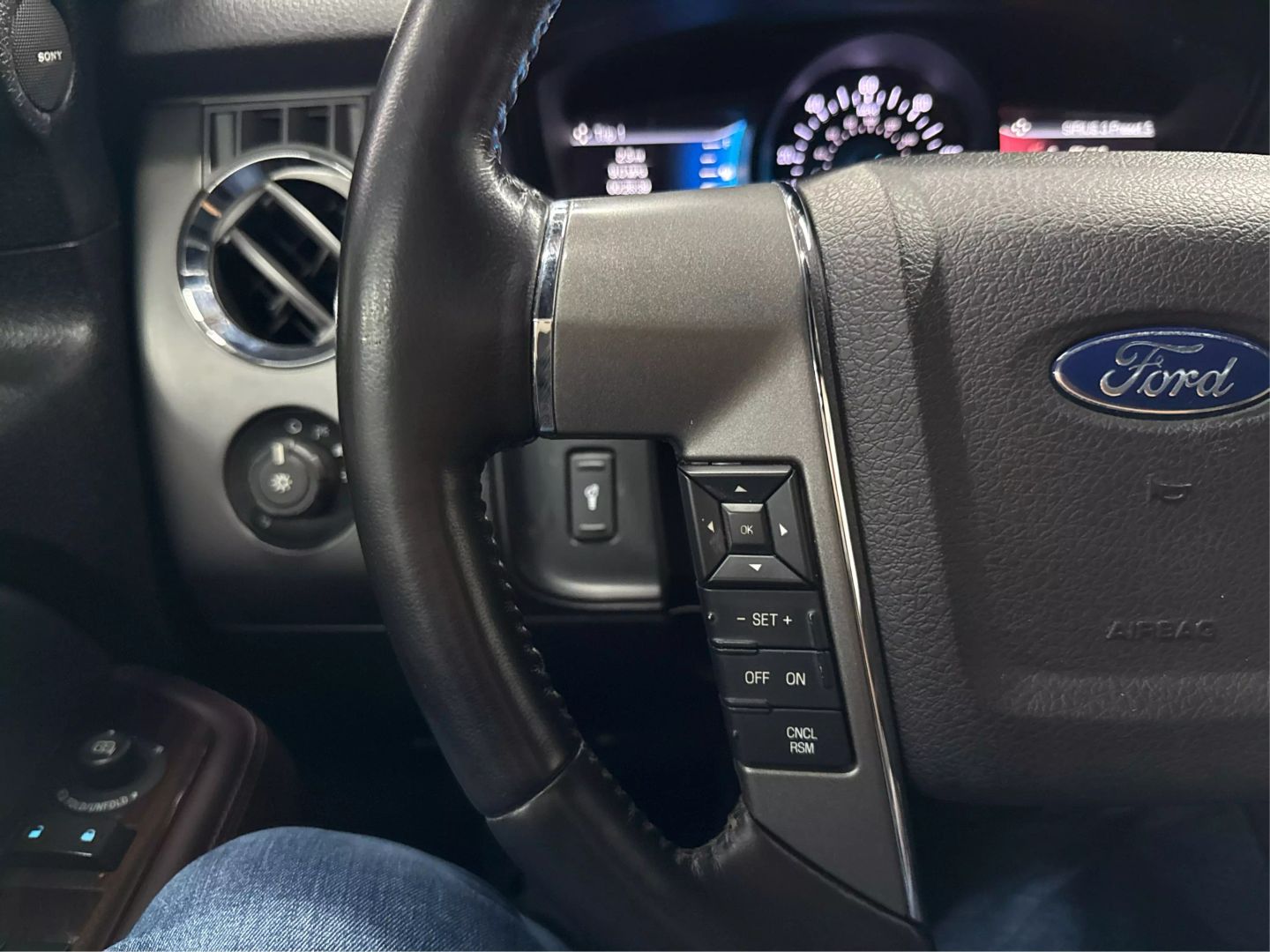 2017 Ford Expedition - Image 27