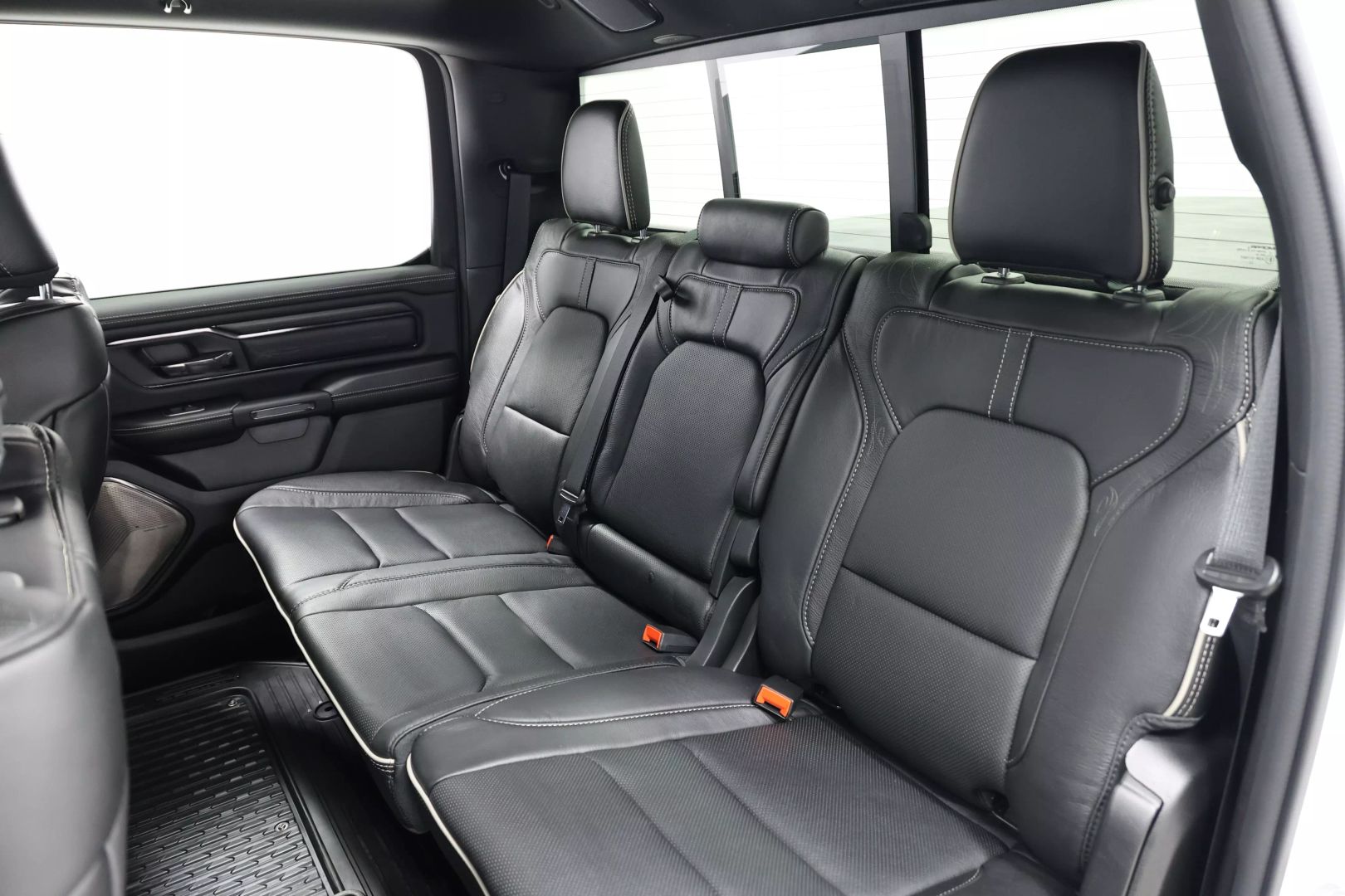 2023 Ram 1500 Crew Cab - Image 3