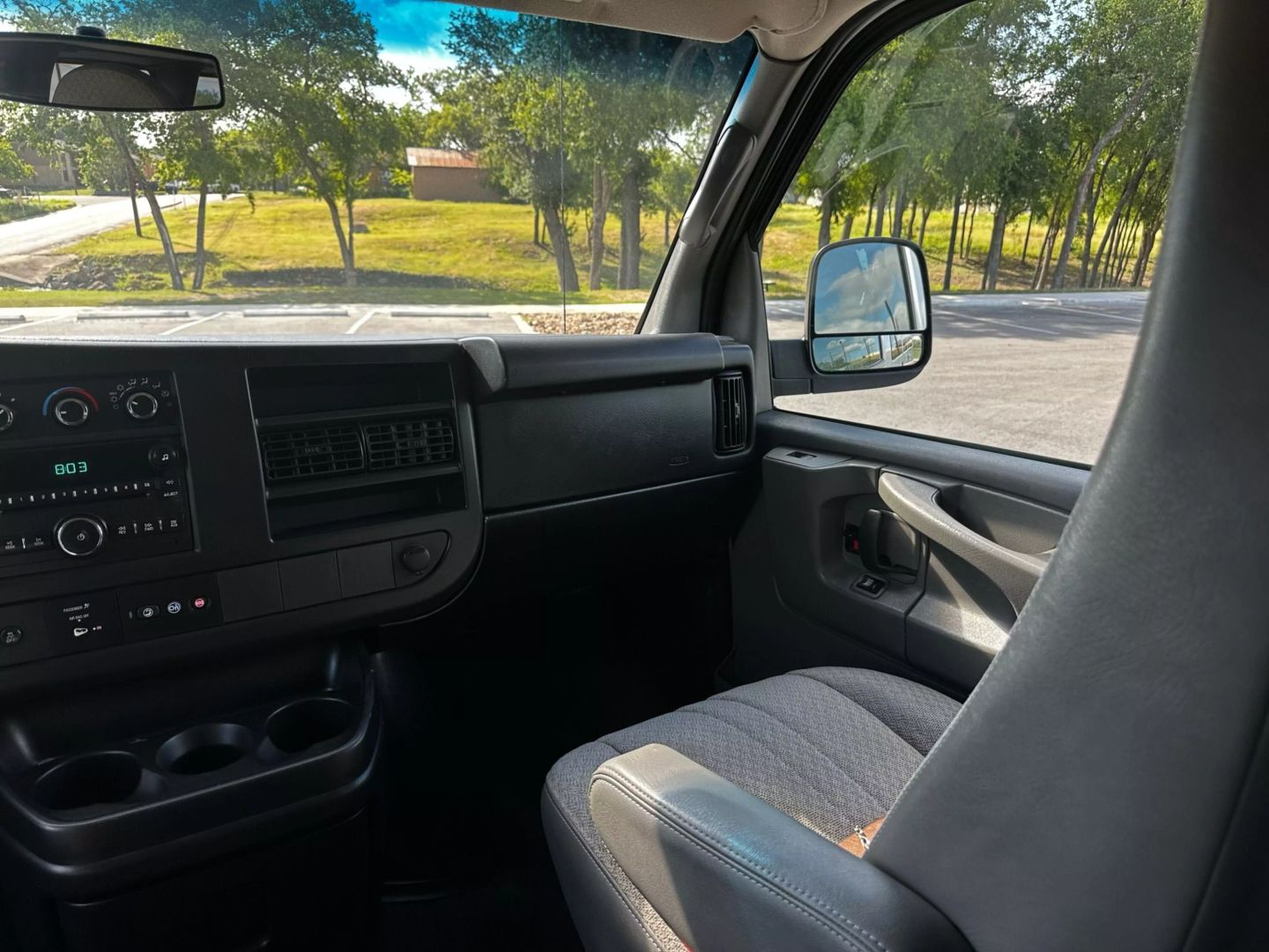 2014 Chevrolet Express 3500 Passenger - Image 22