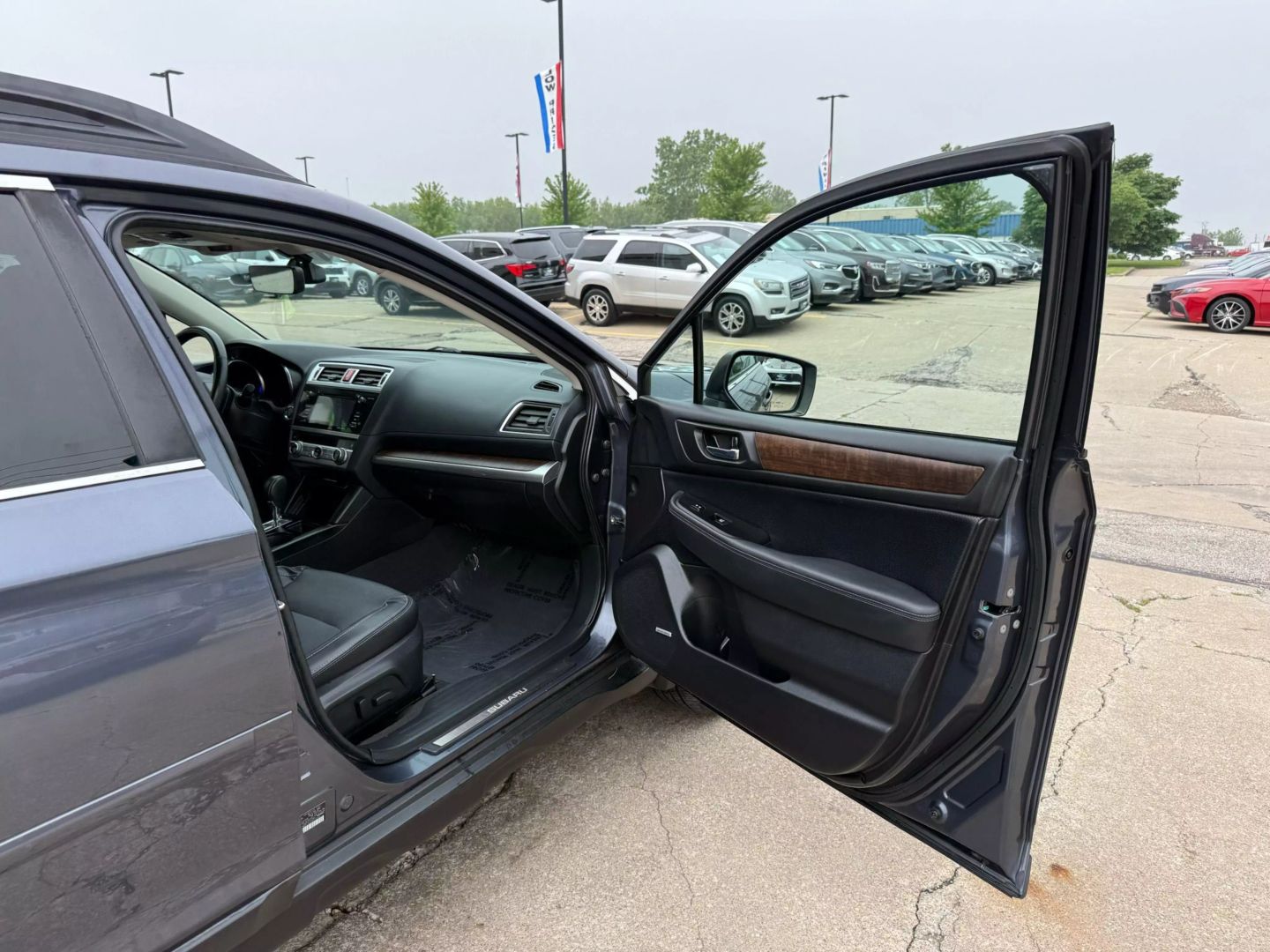 2017 Subaru Outback - Image 28
