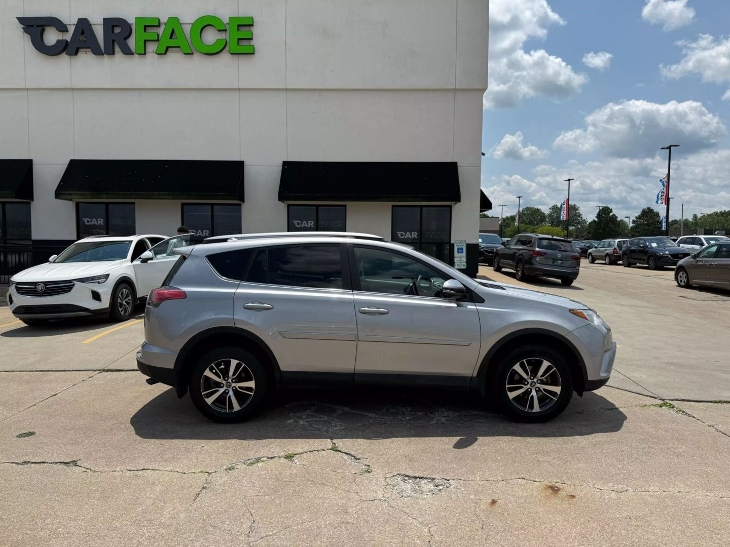 2017 Toyota Rav4 - Image 16