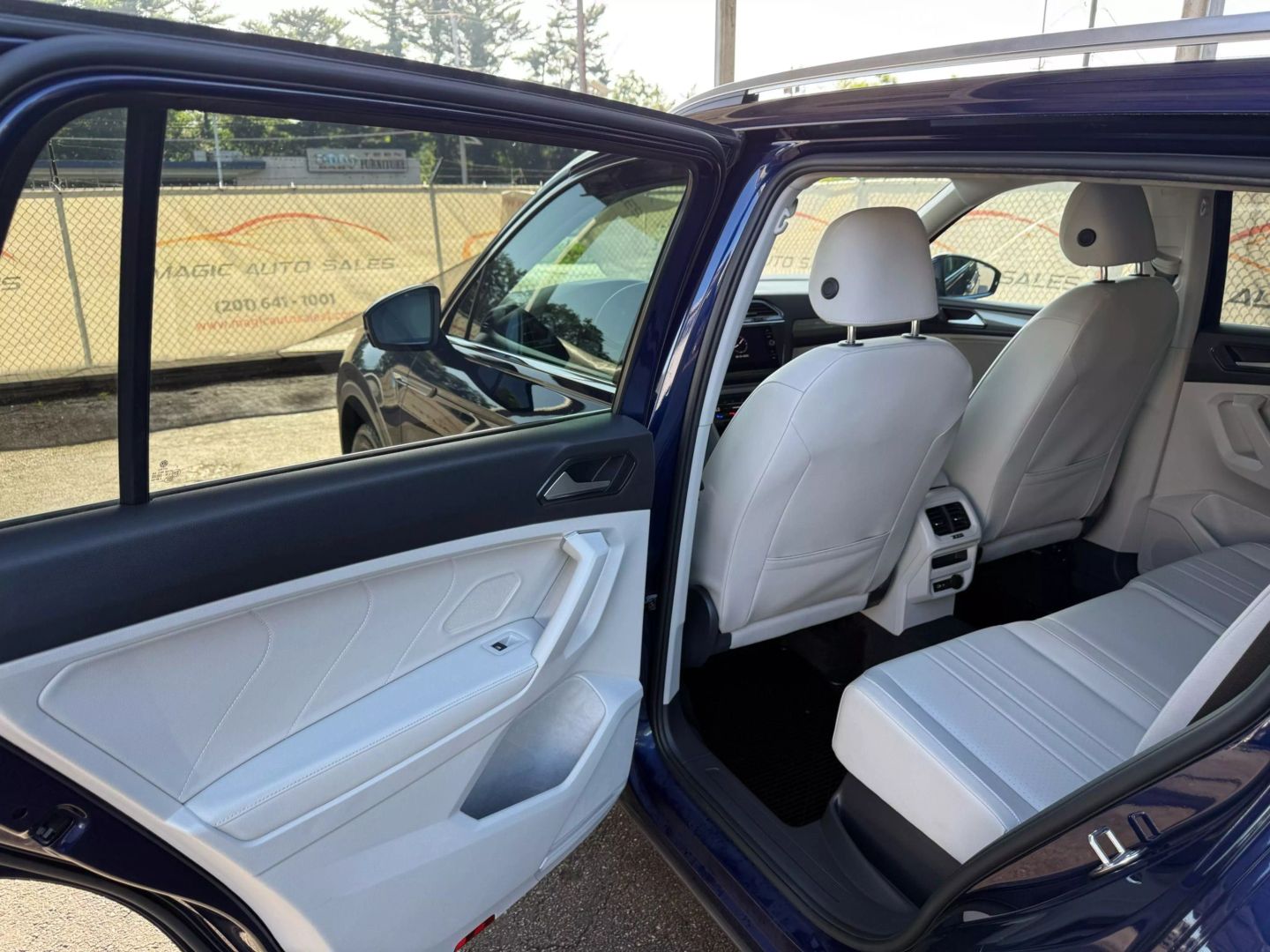 2022 Volkswagen Tiguan - Image 17