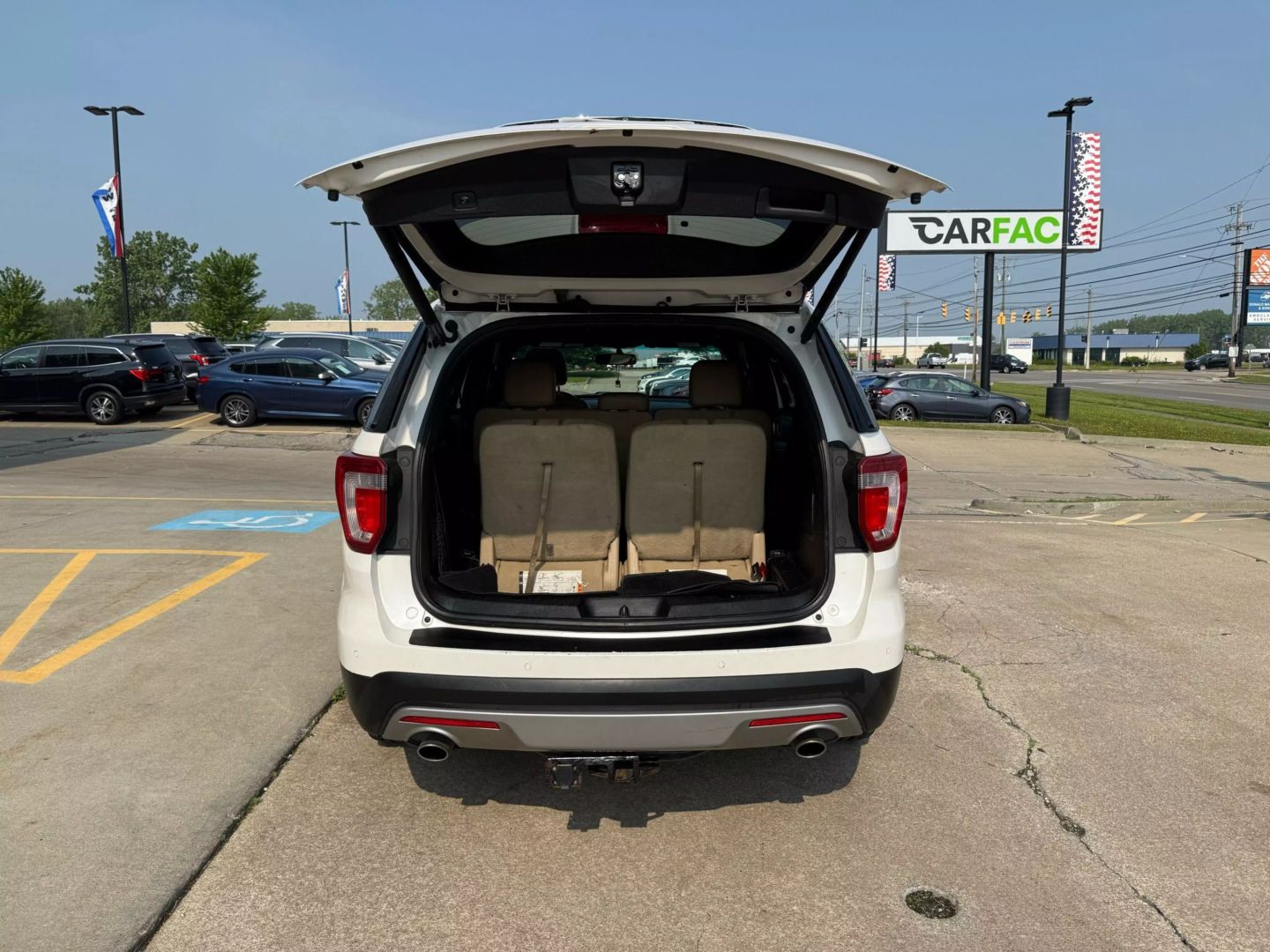 2016 Ford Explorer - Image 11