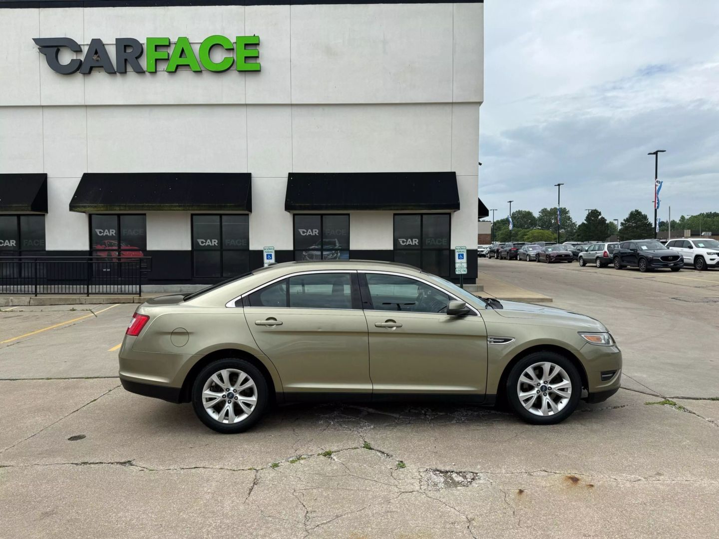 2012 Ford Taurus - Image 16
