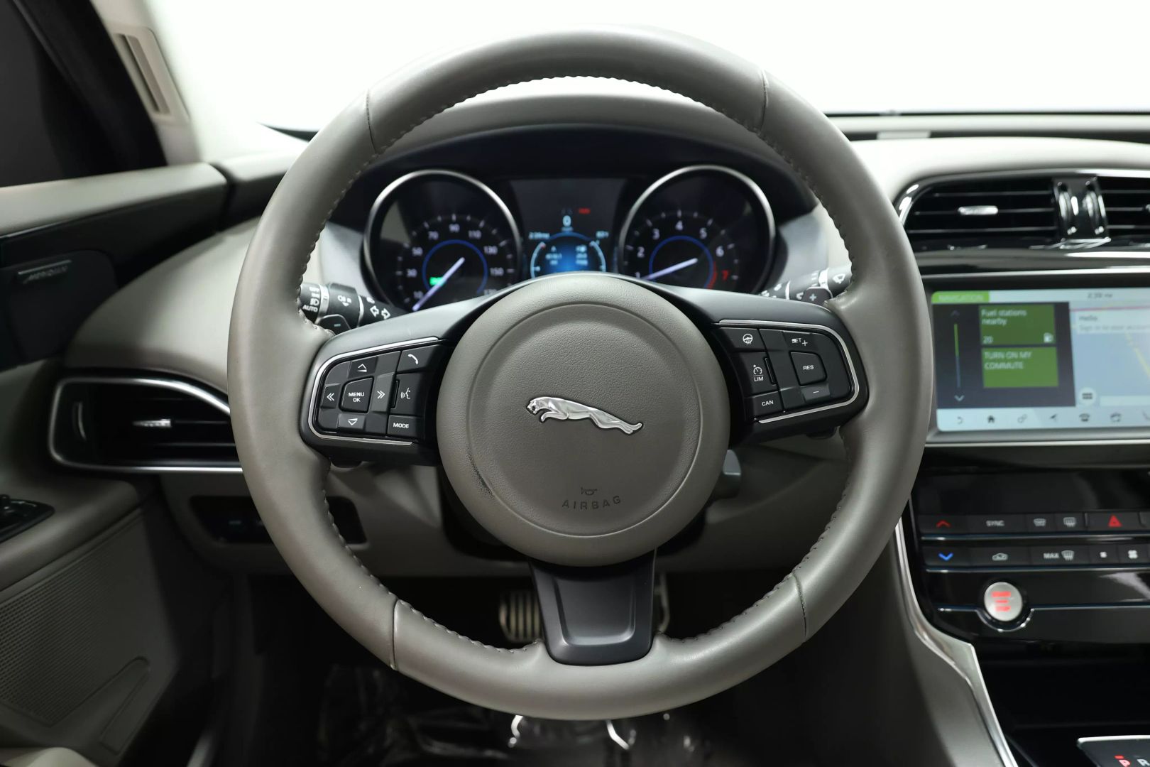 2019 Jaguar Xe - Image 23