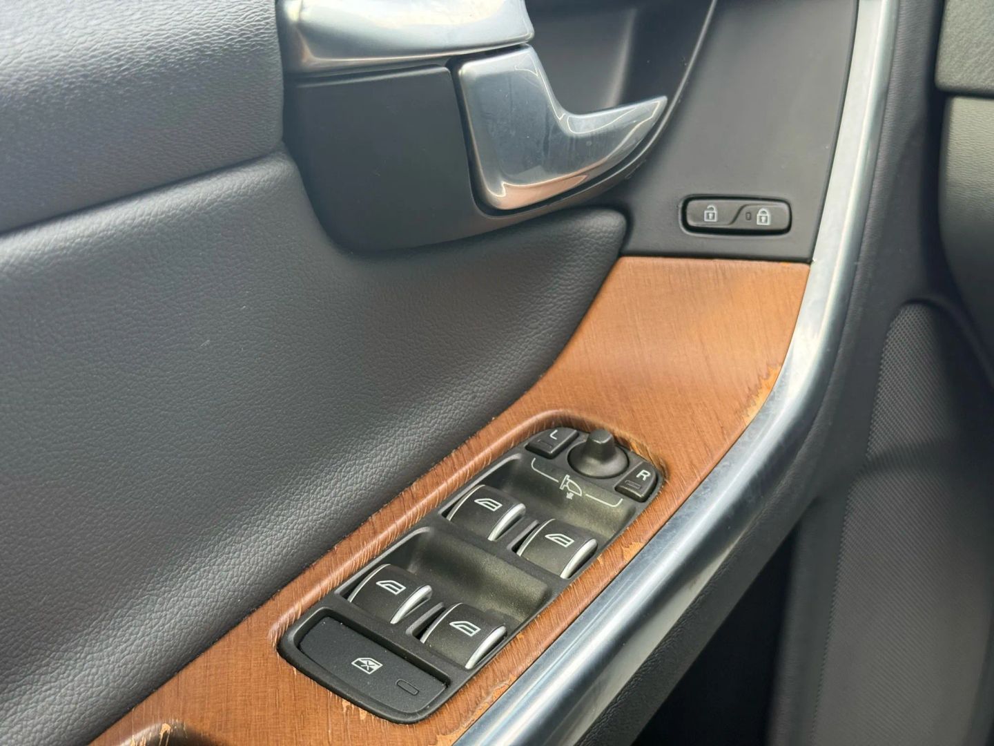 2016 Volvo S60 - Image 43