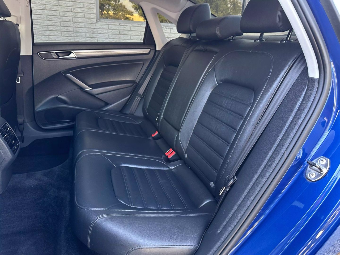 2017 Volkswagen Passat - Image 18
