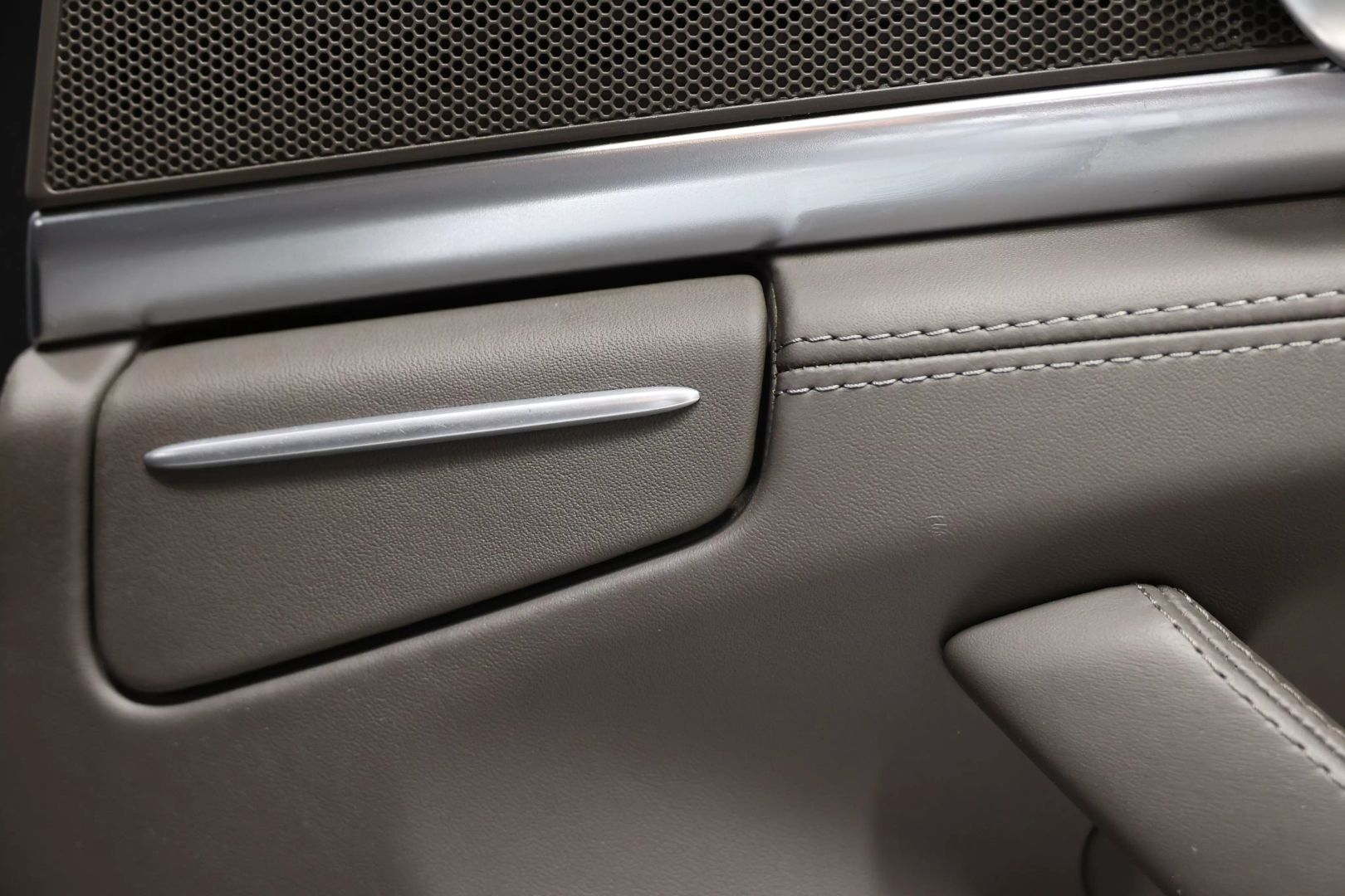 2014 Porsche Panamera - Image 81
