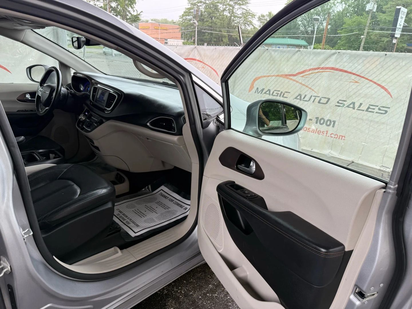 2019 Chrysler Pacifica - Image 21