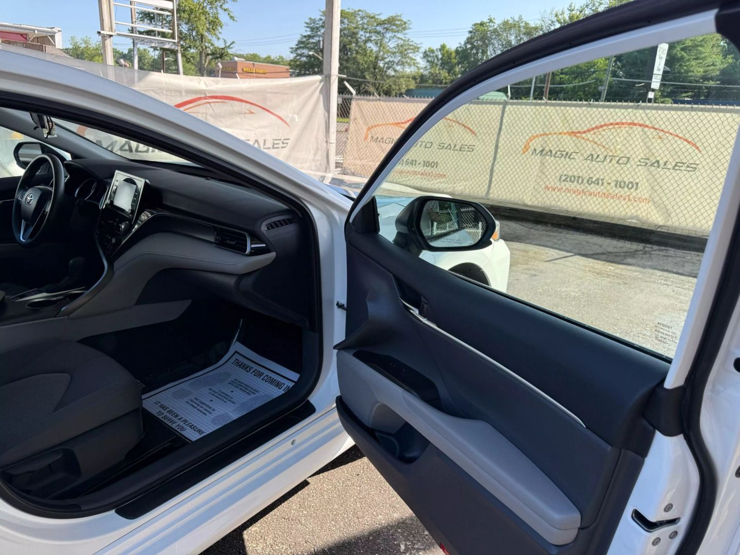 2022 Toyota Camry Hybrid - Image 24