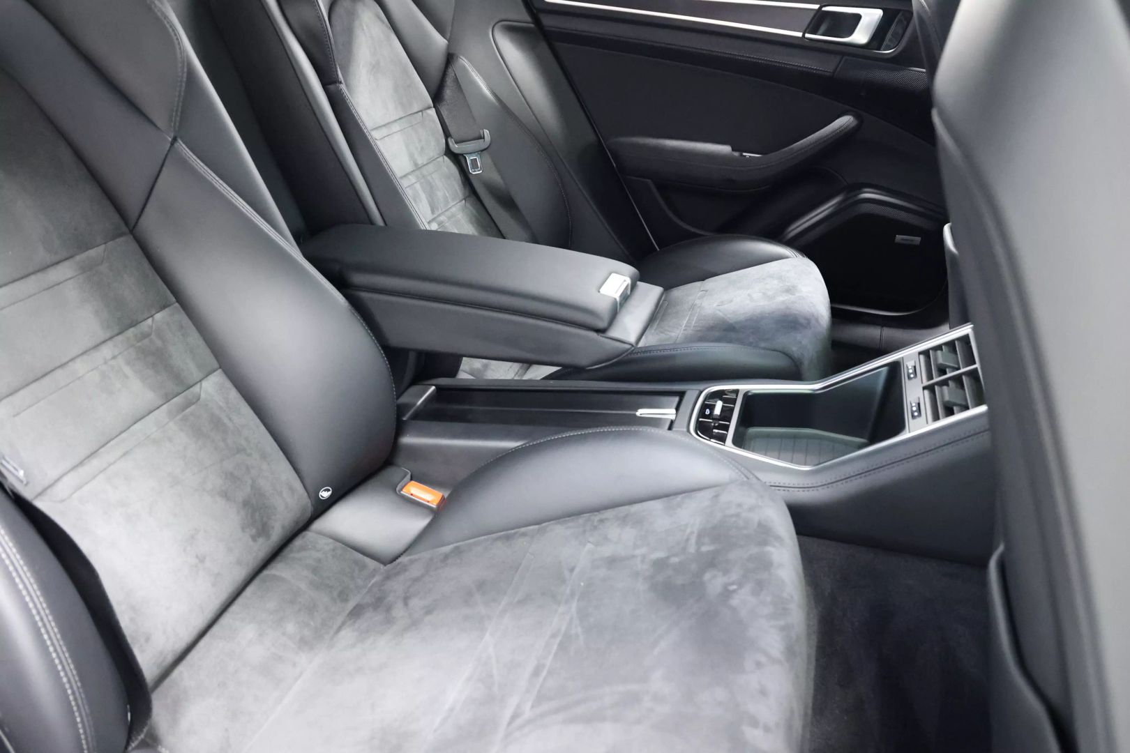 2020 Porsche Panamera - Image 81