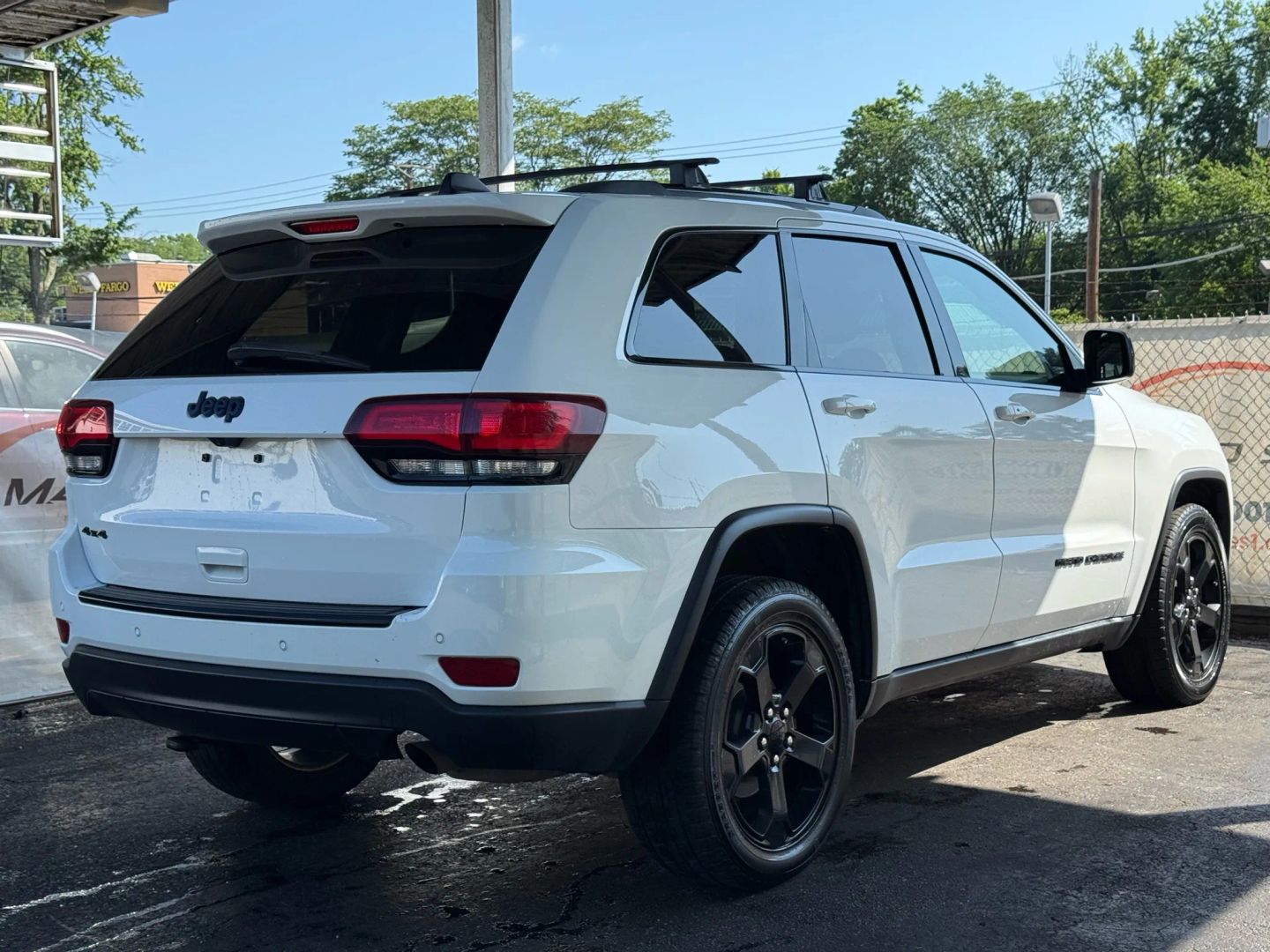 2018 Jeep Grand Cherokee - Image 11