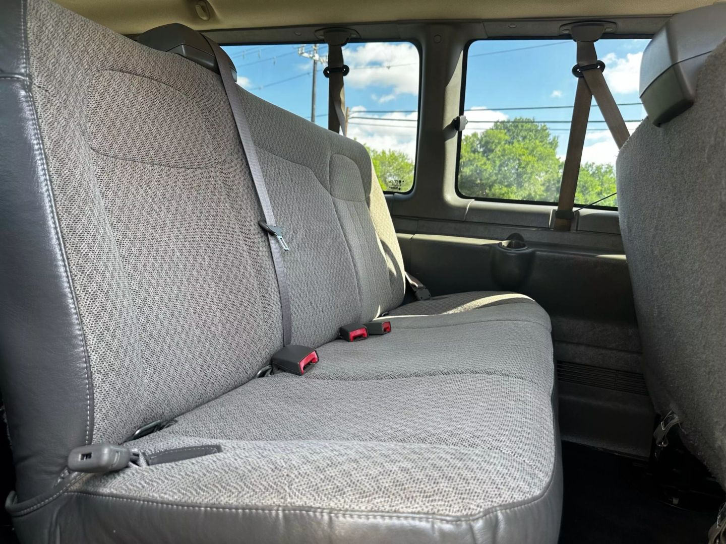 2014 Chevrolet Express 3500 Passenger - Image 18