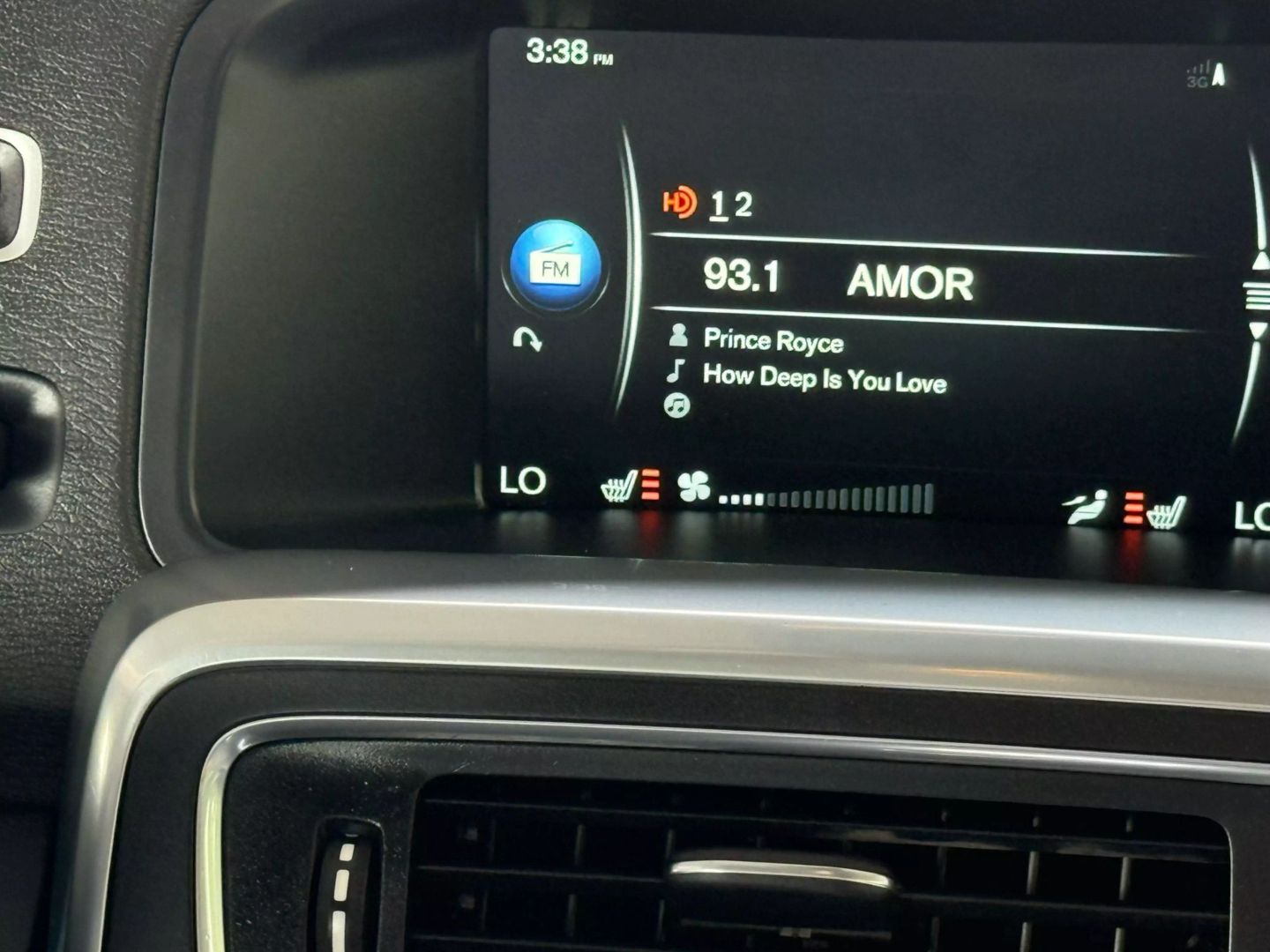 2016 Volvo S60 - Image 29