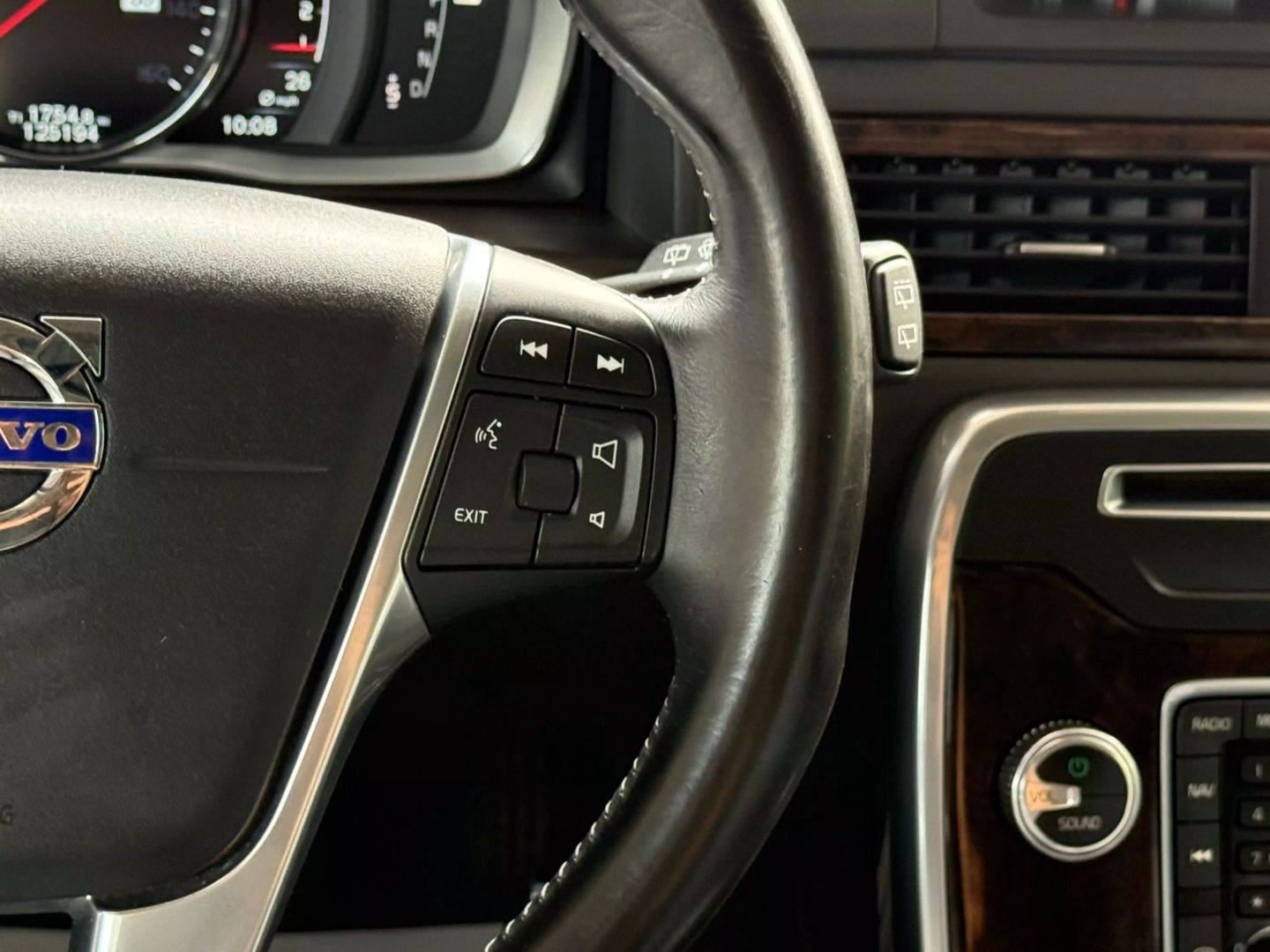 2016 Volvo Xc70 - Image 35