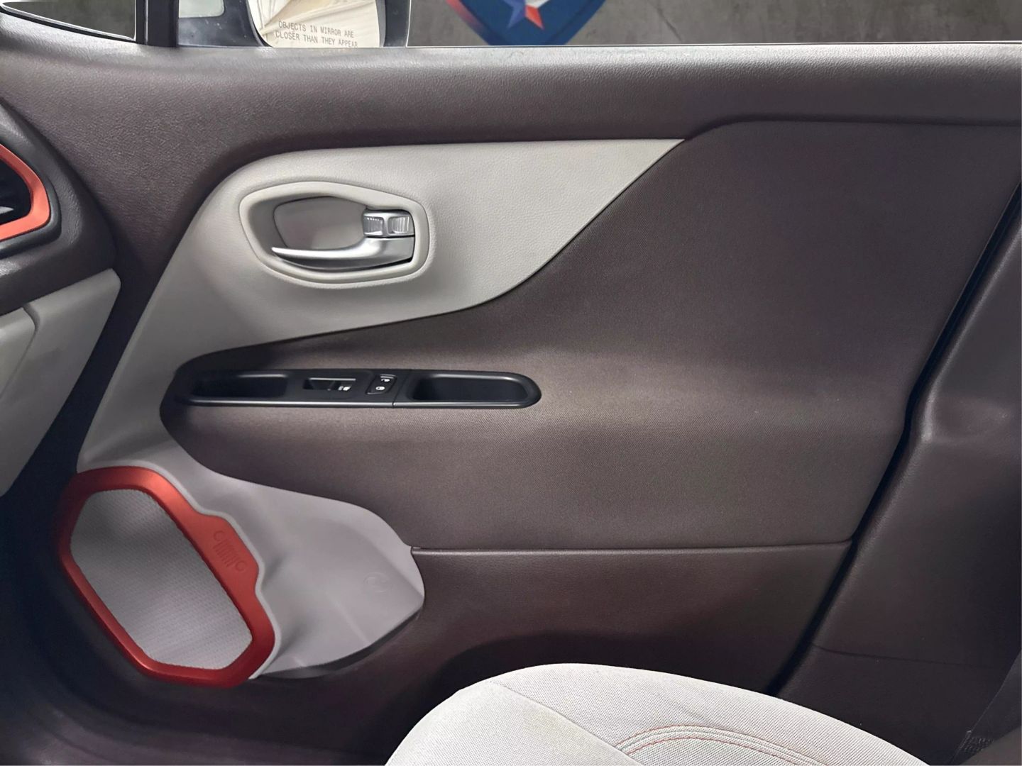2015 Jeep Renegade - Image 37