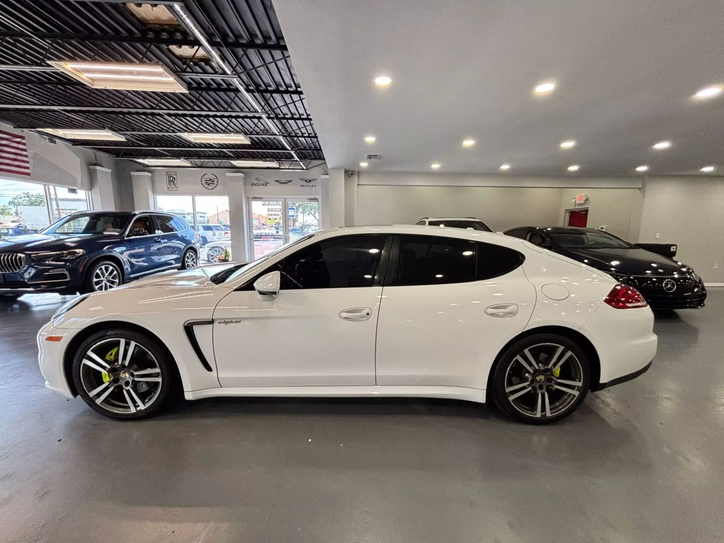2014 Porsche Panamera S E-hybrid Sedan 4d - Image 4