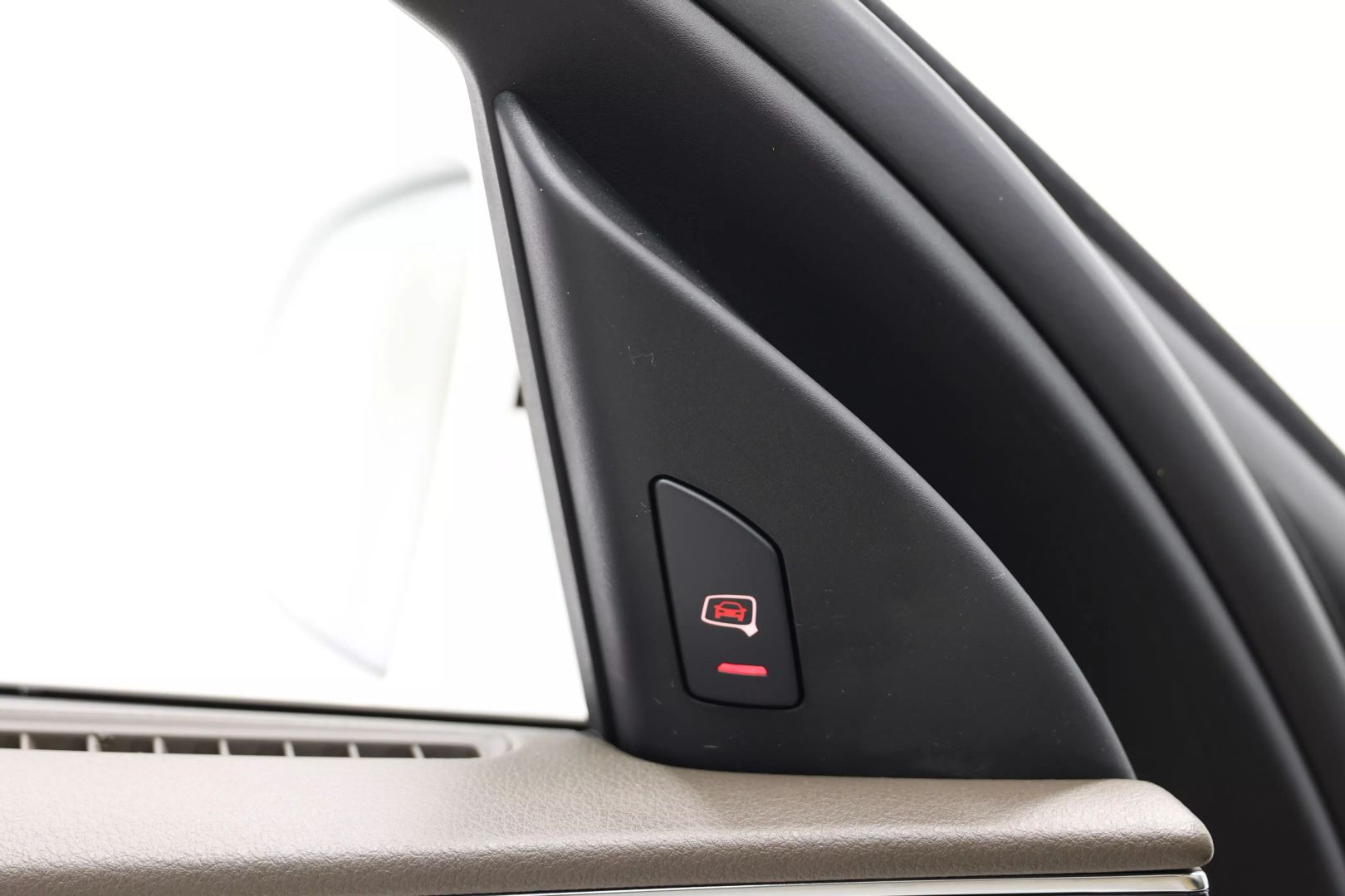 2015 Audi A8 - Image 13