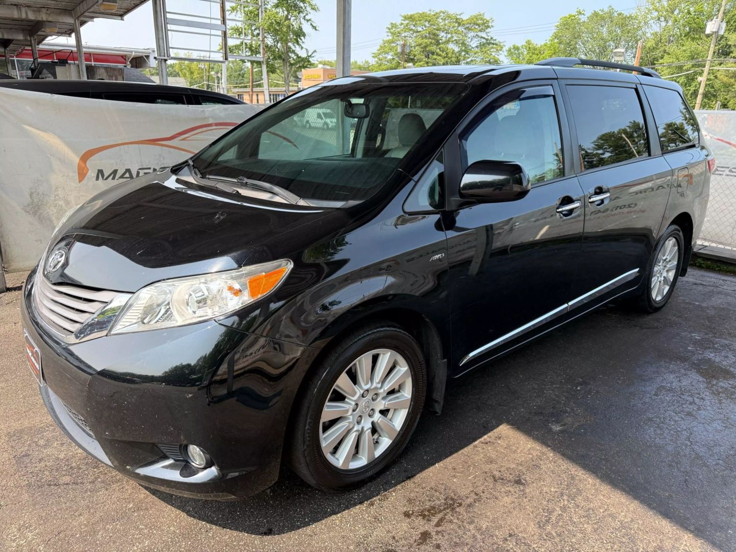2017 Toyota Sienna - Image 8