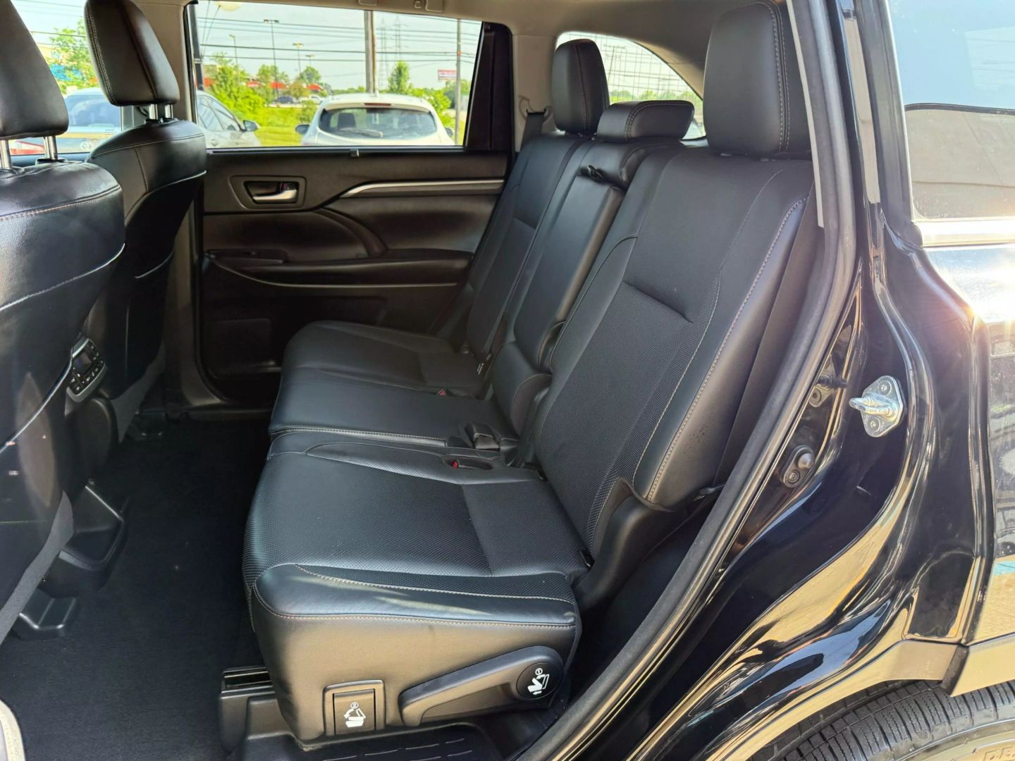 2018 Toyota Highlander - Image 22