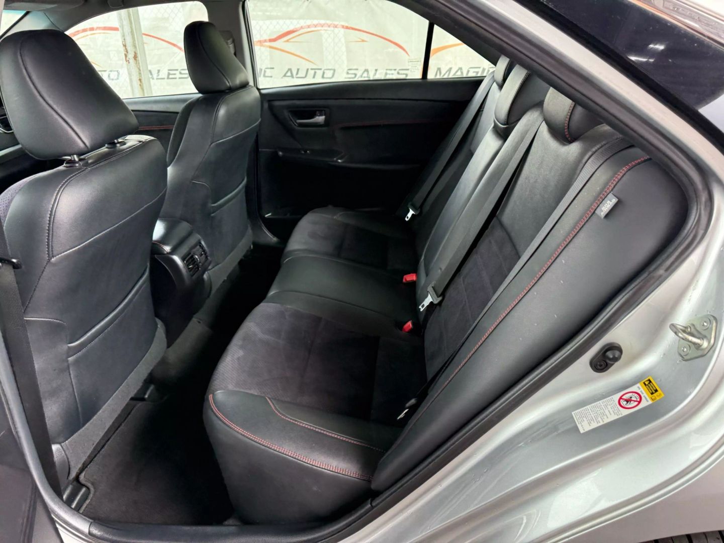 2015 Toyota Camry - Image 18