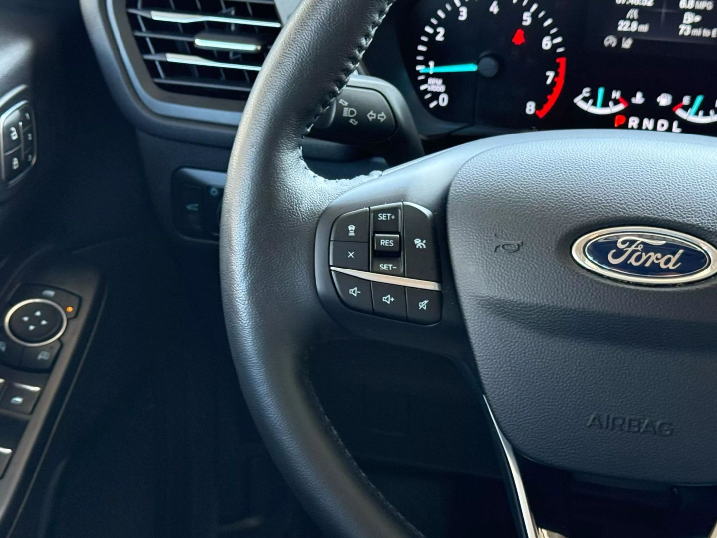 2020 Ford Escape - Image 32