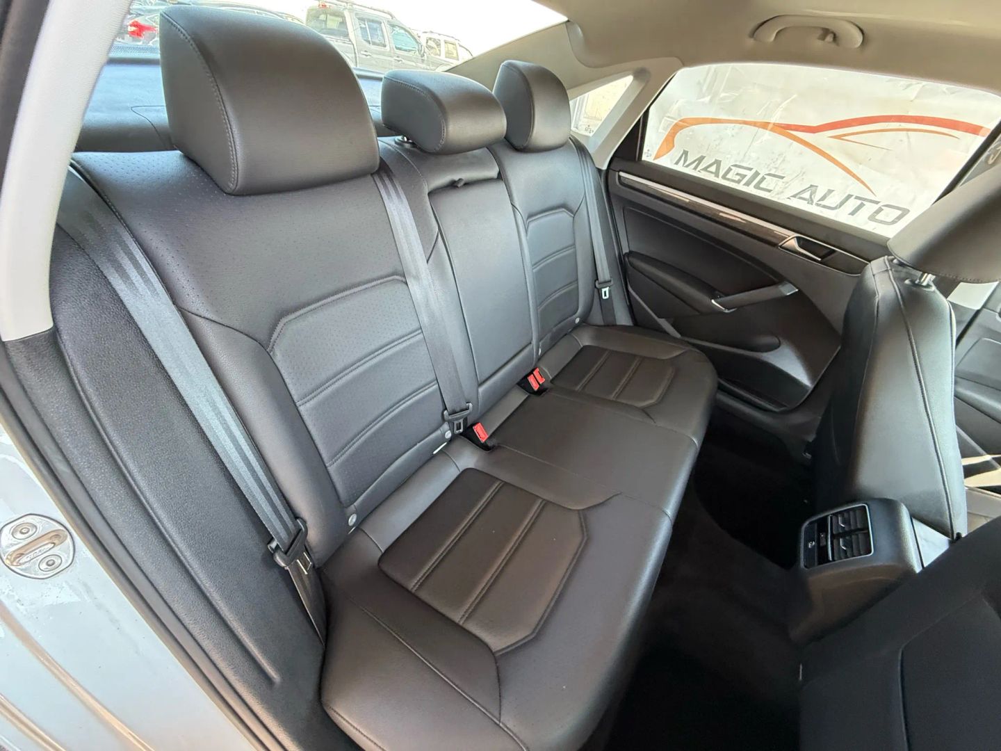 2018 Volkswagen Passat - Image 23