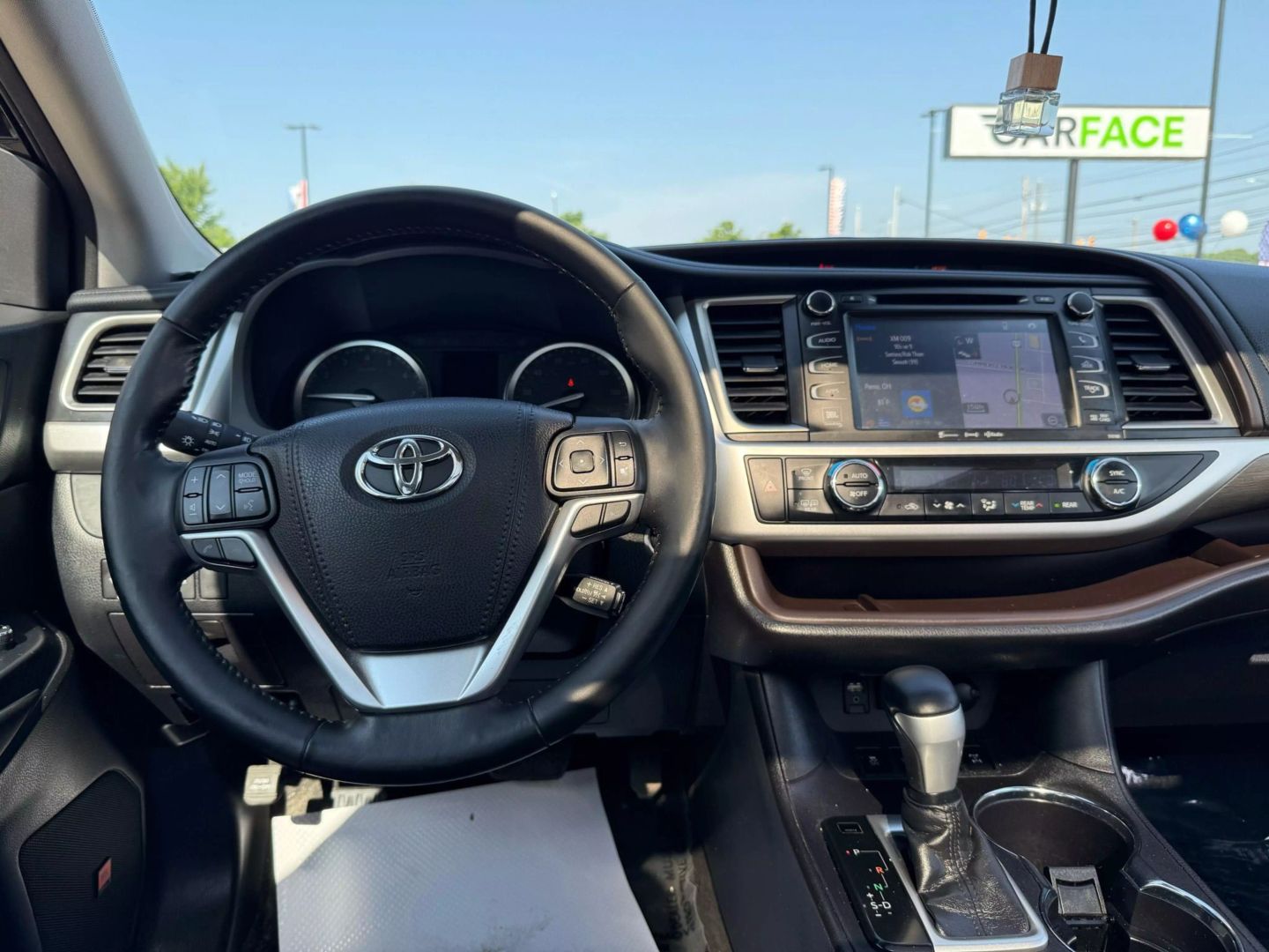 2018 Toyota Highlander - Image 32