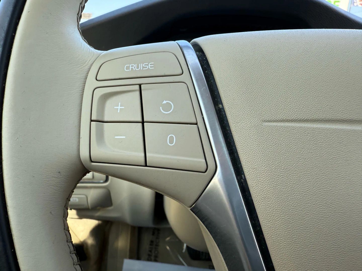 2015 Volvo S60 - Image 30