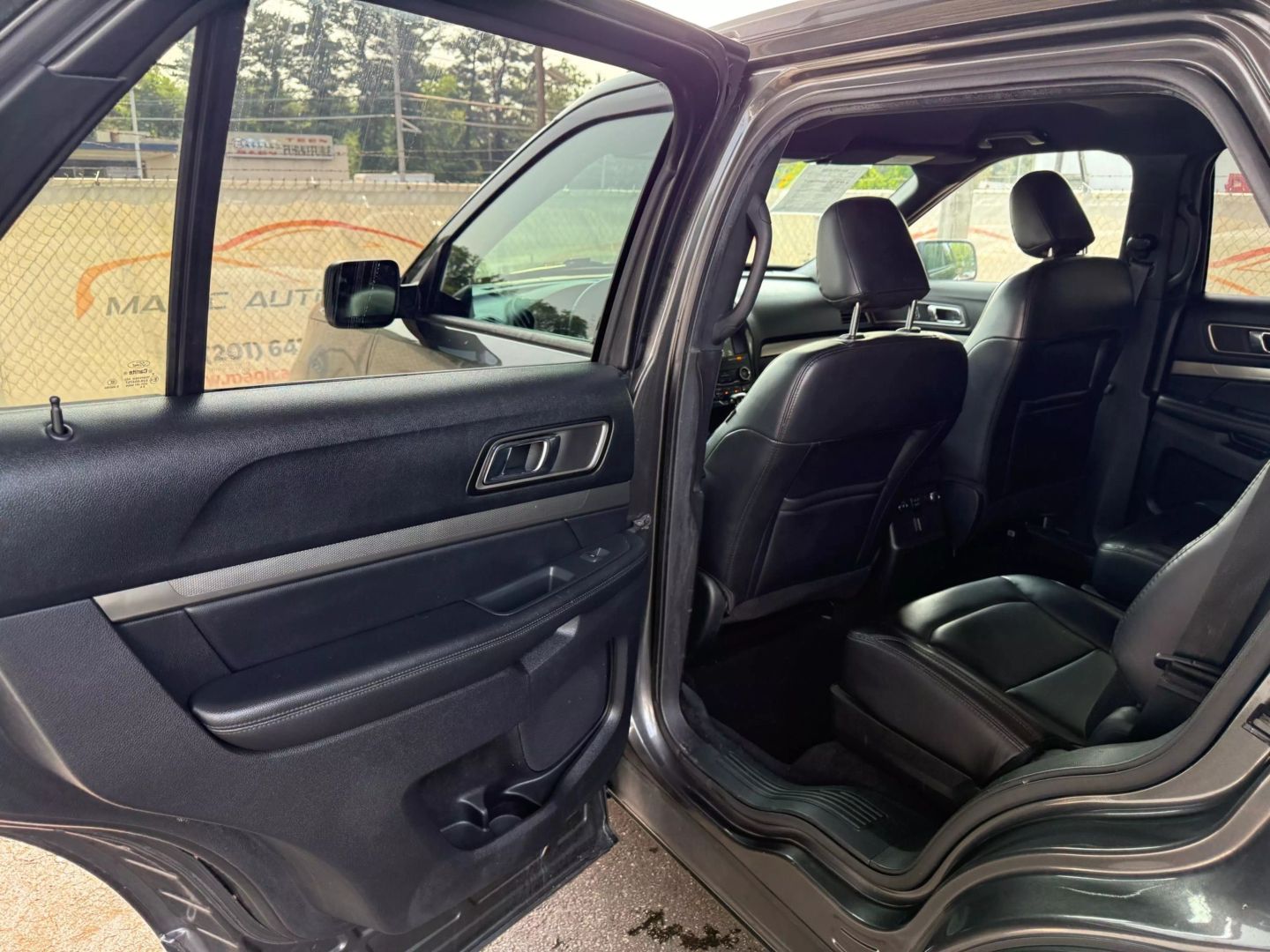 2019 Ford Explorer - Image 17