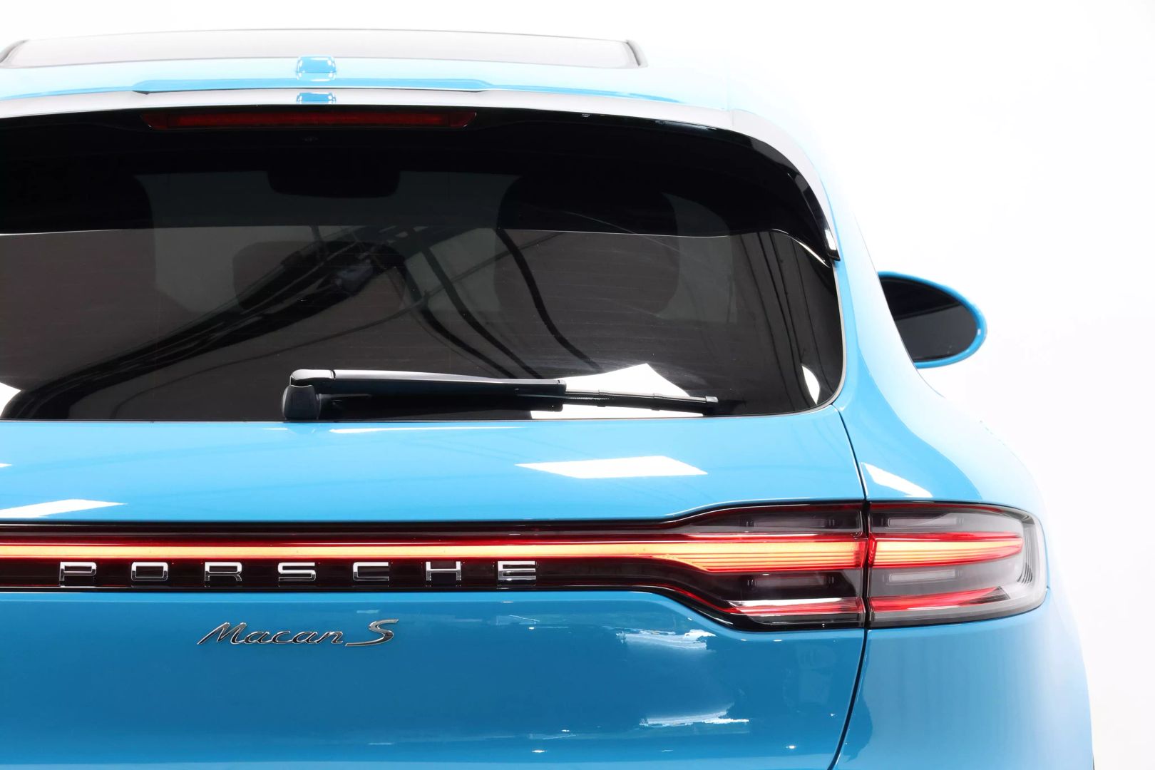 2022 Porsche Macan - Image 55