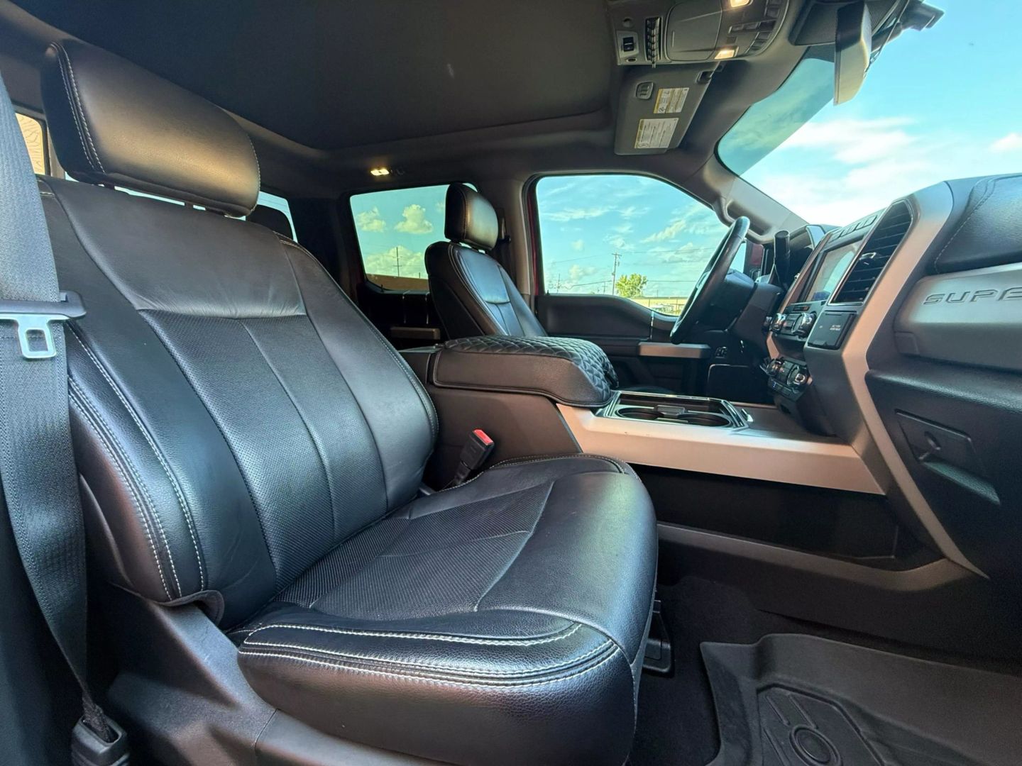 2020 Ford F250 Super Duty Crew Cab - Image 18
