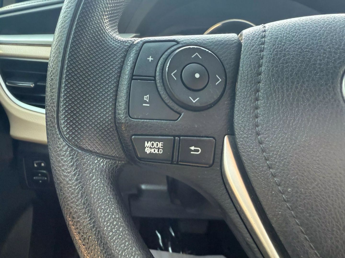 2015 Toyota Corolla - Image 23