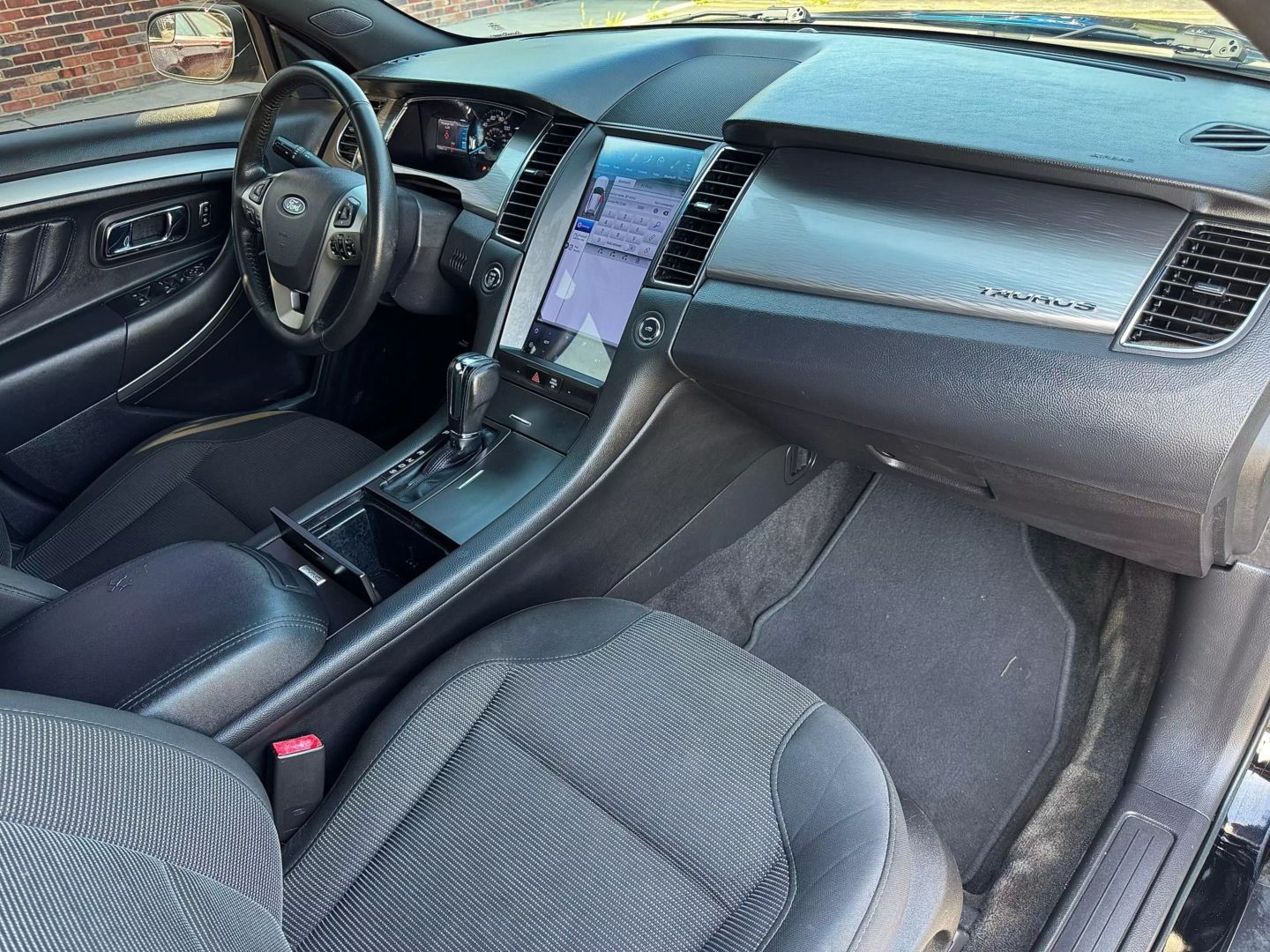 2016 Ford Taurus - Image 19
