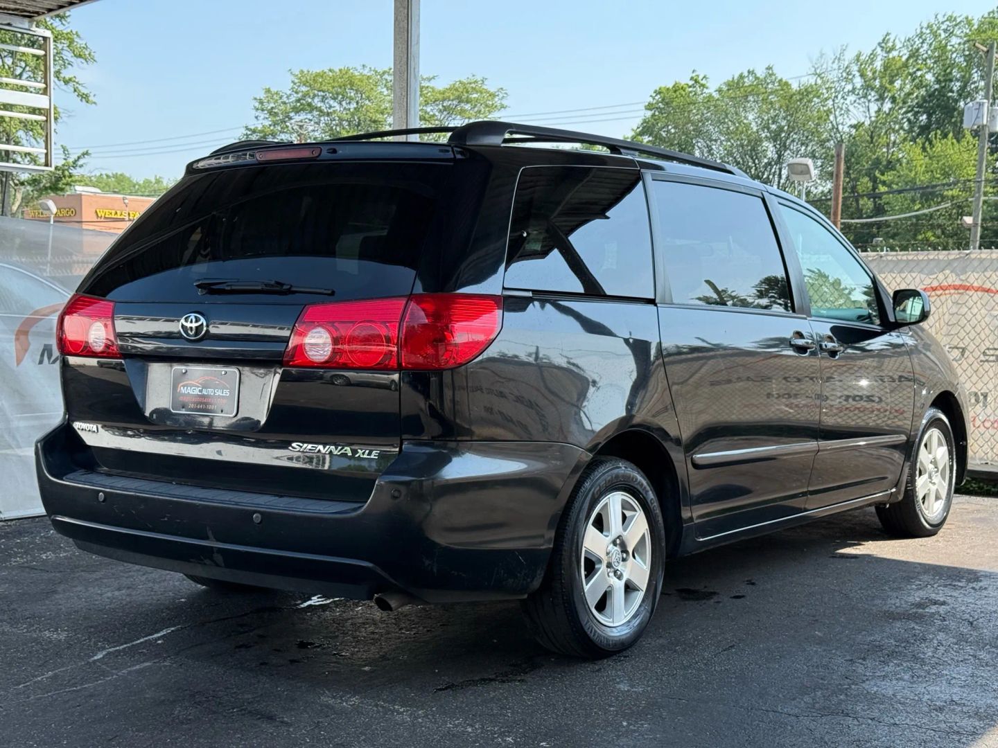 2008 Toyota Sienna - Image 11
