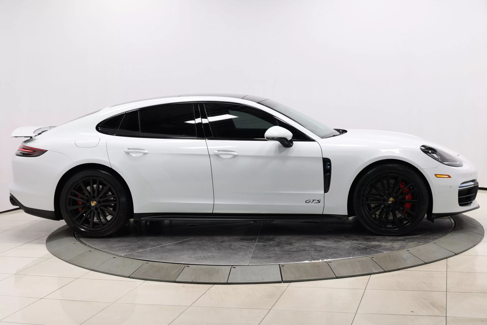 2020 Porsche Panamera - Image 71