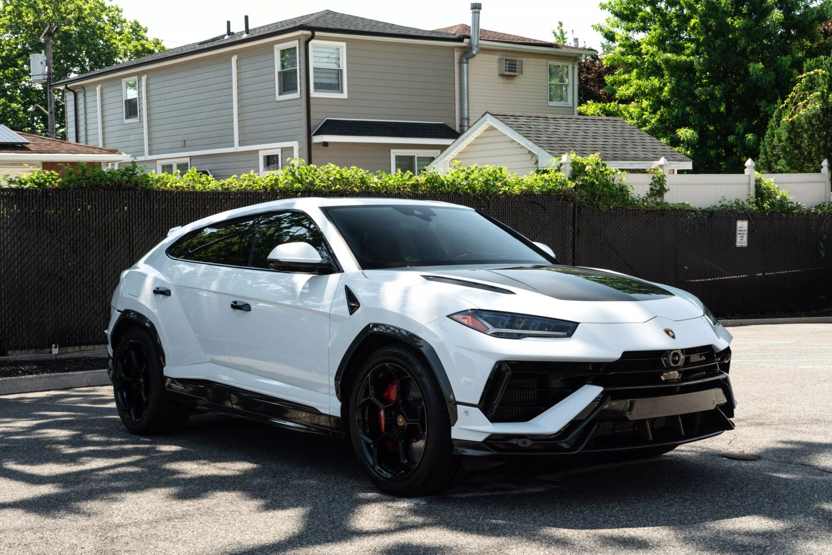 2024 Lamborghini Urus - Image 2