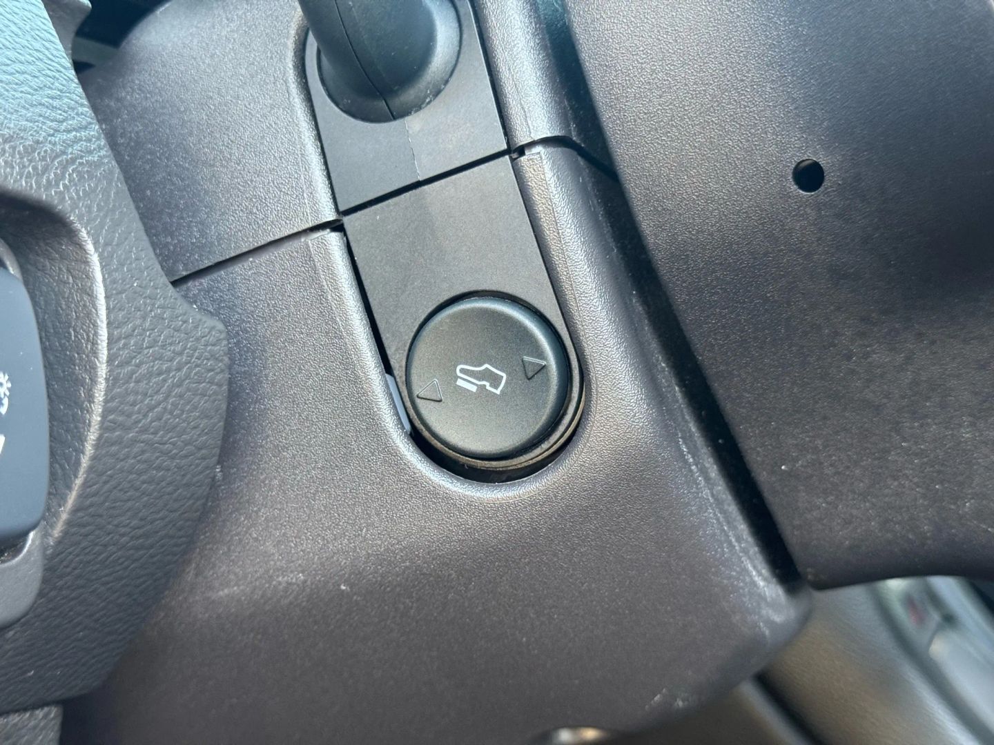 2016 Ford Taurus - Image 24
