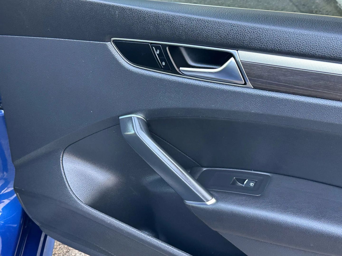 2017 Volkswagen Passat - Image 20