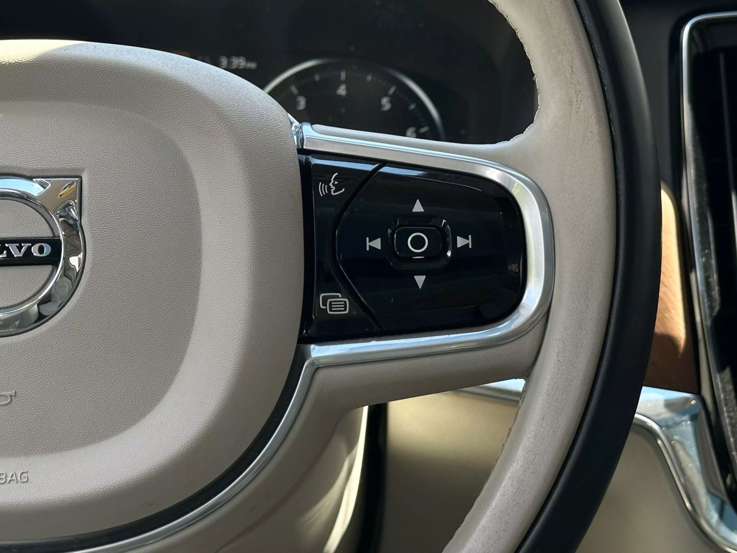 2018 Volvo S90 - Image 32
