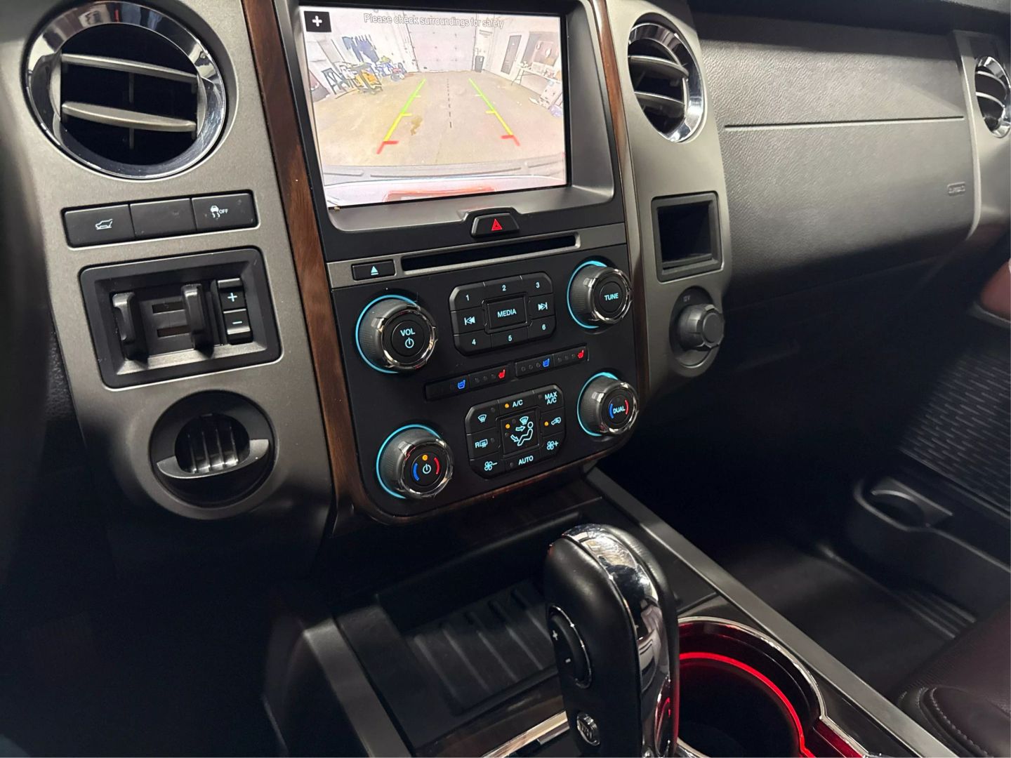 2017 Ford Expedition - Image 25