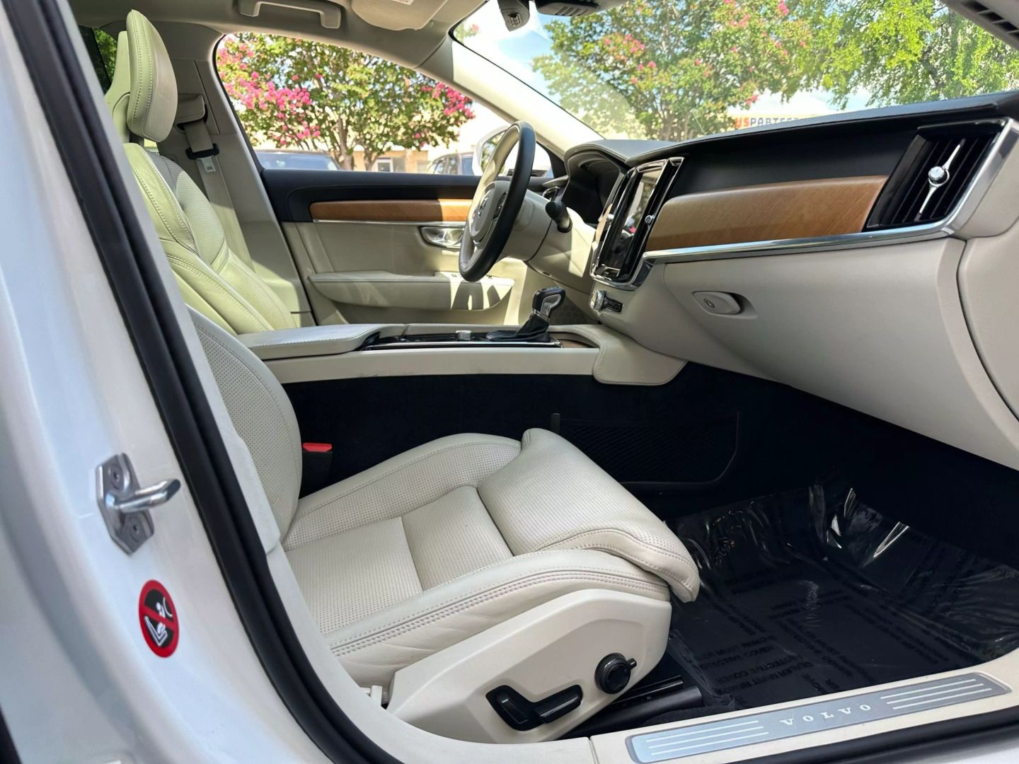 2018 Volvo S90 - Image 24