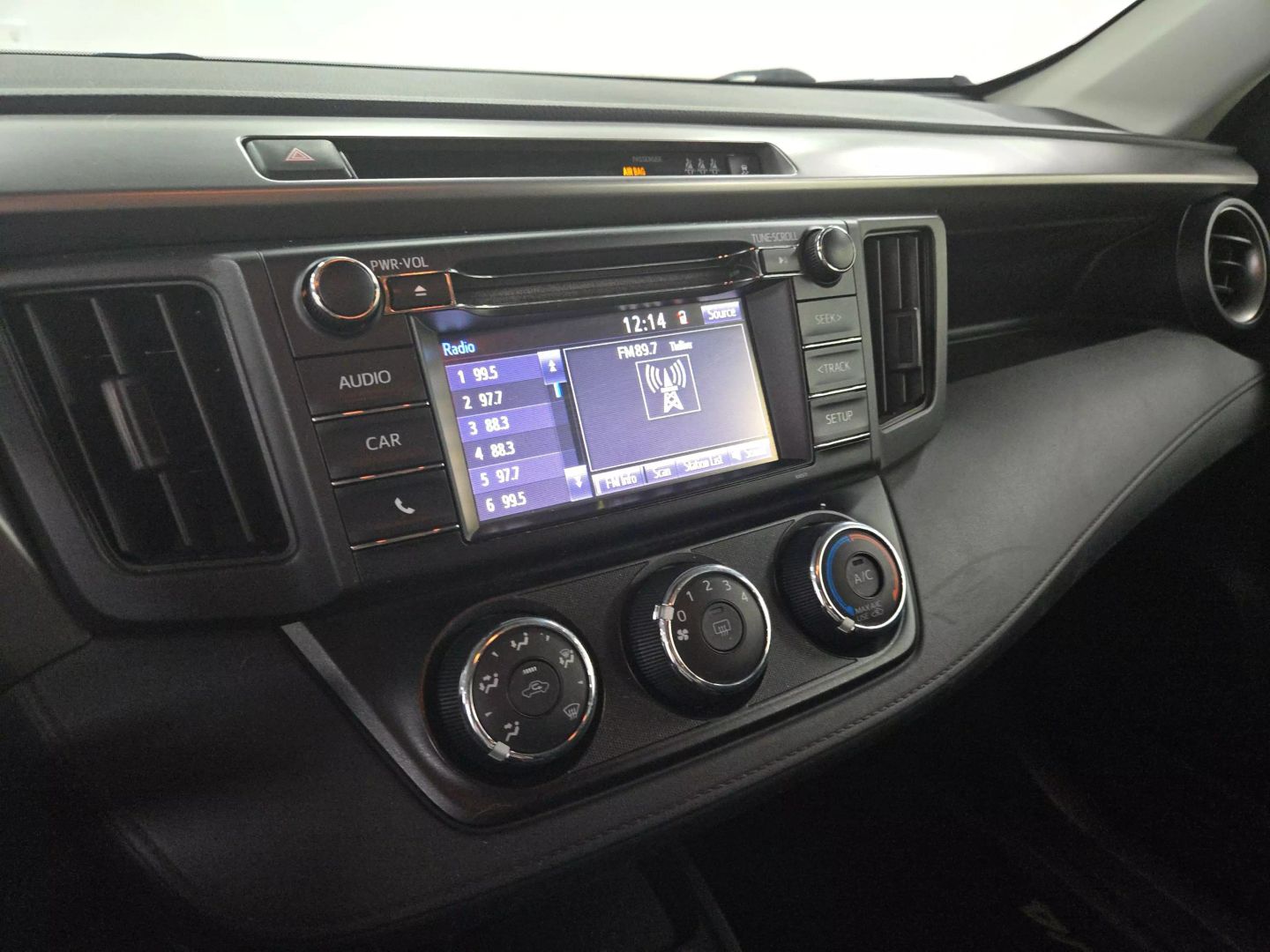 2018 Toyota Rav4 - Image 22