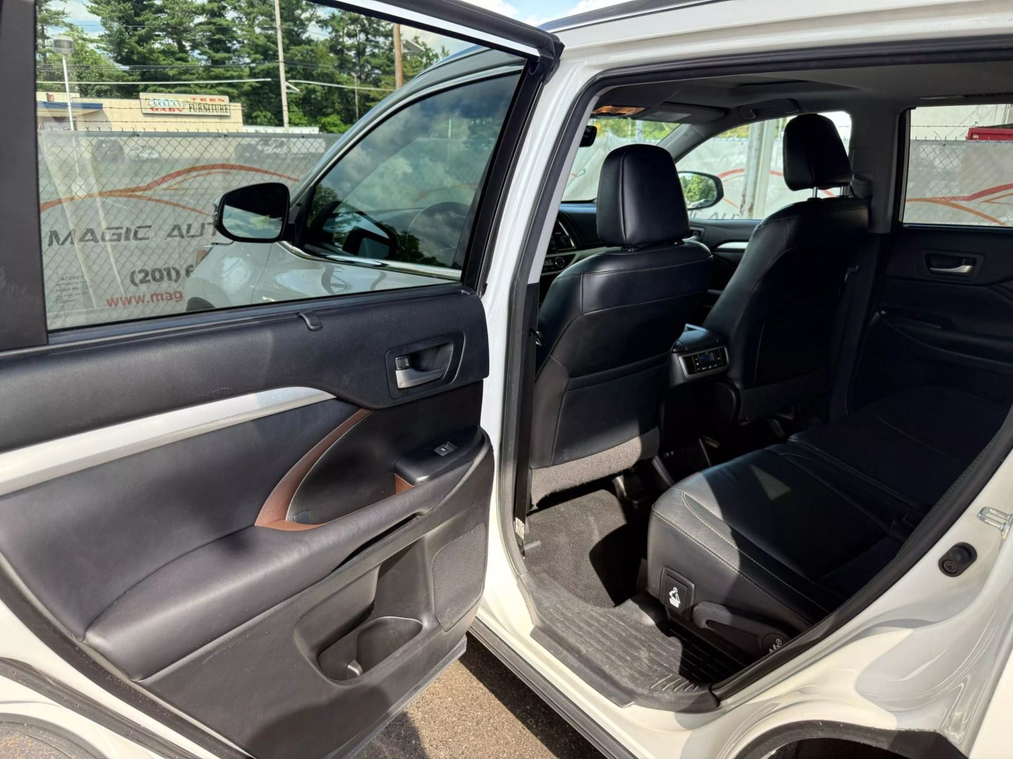 2018 Toyota Highlander - Image 17