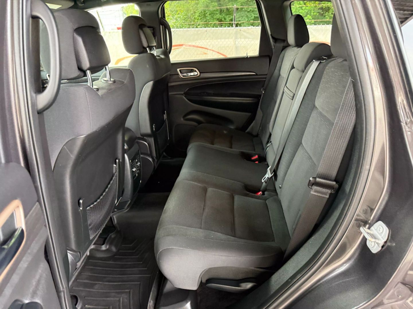 2017 Jeep Grand Cherokee - Image 18